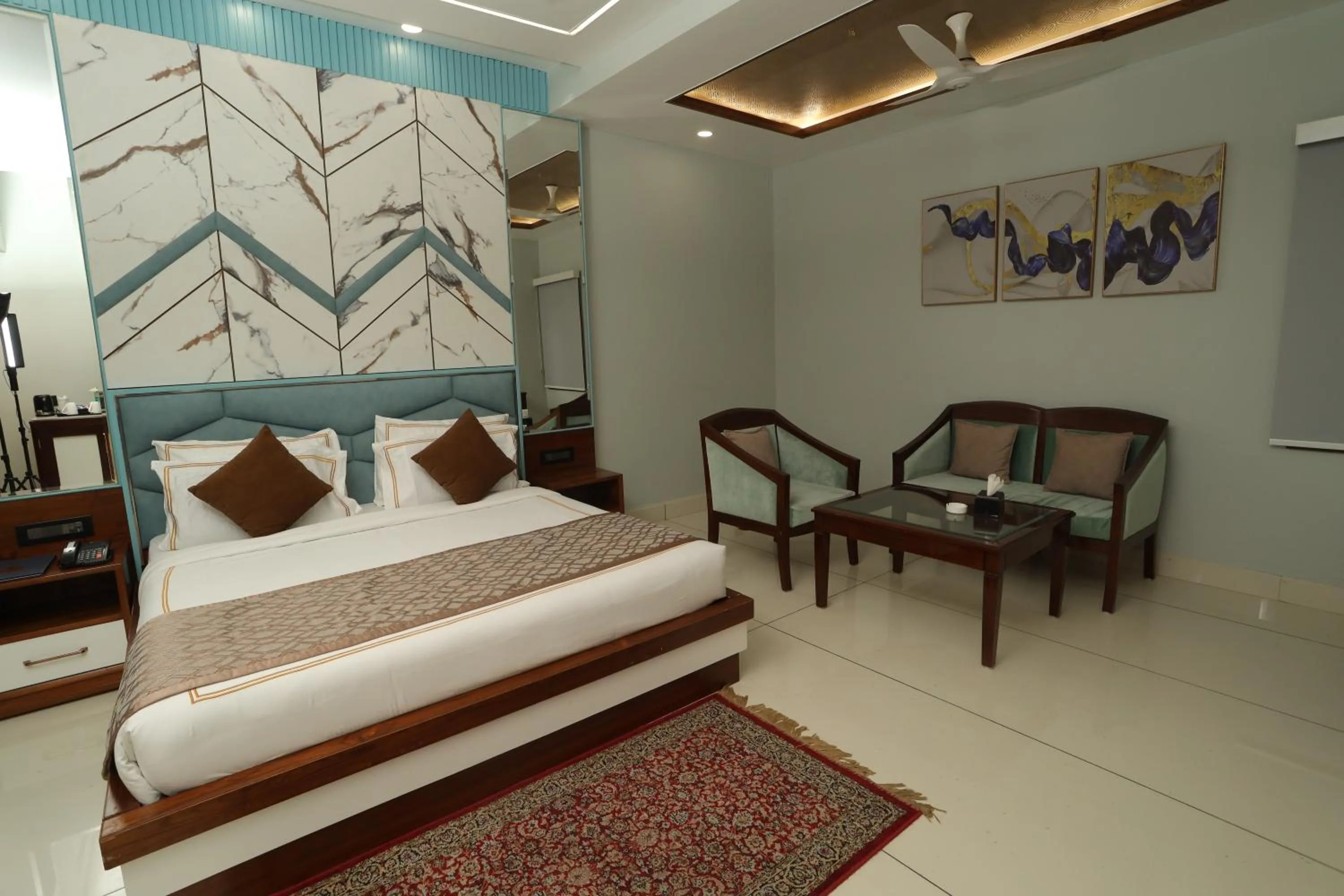 Bed in Hotel Leela Grande