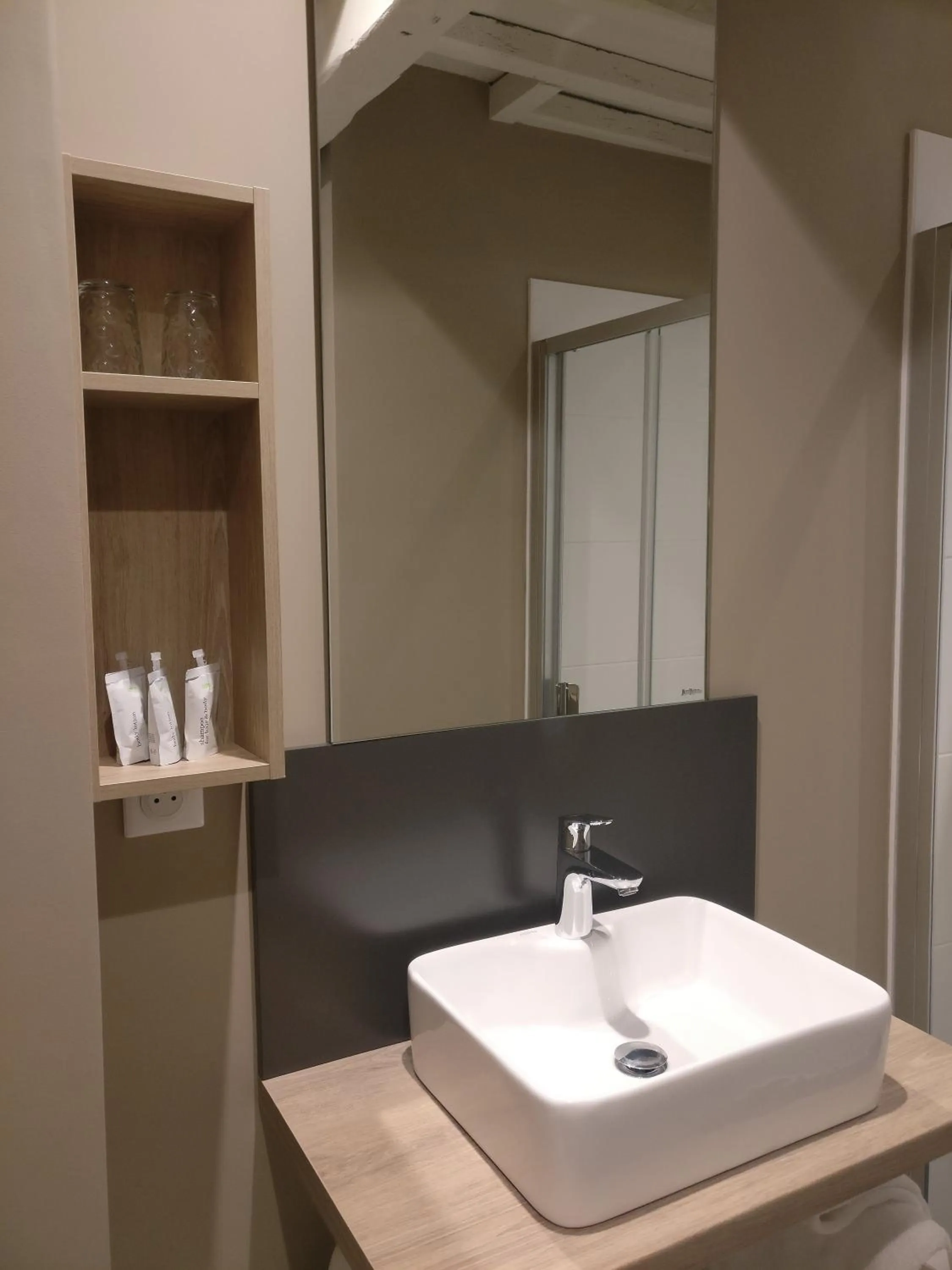 Bathroom in Montboulard