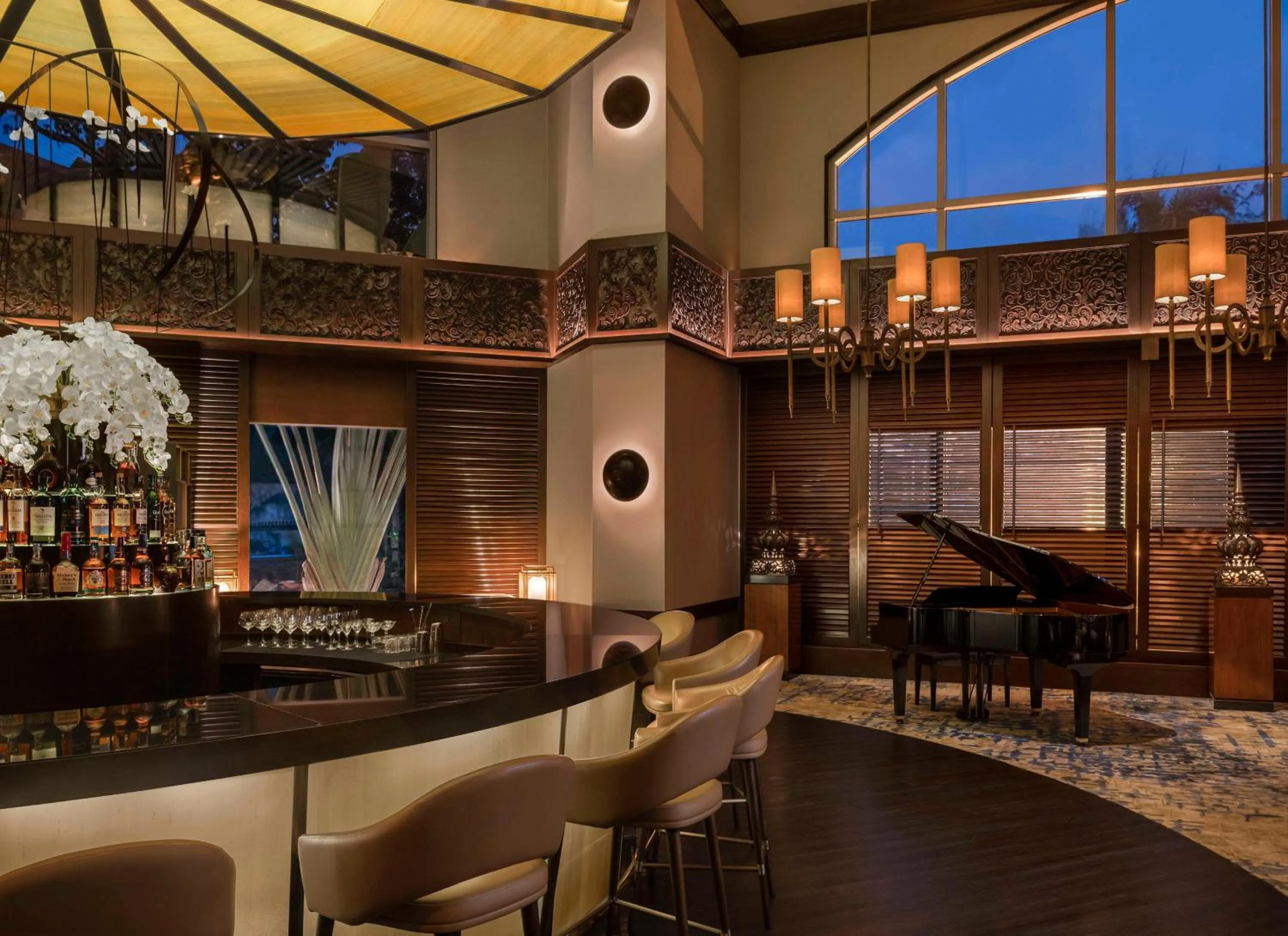 Lounge or bar in Conrad Bangkok Residences