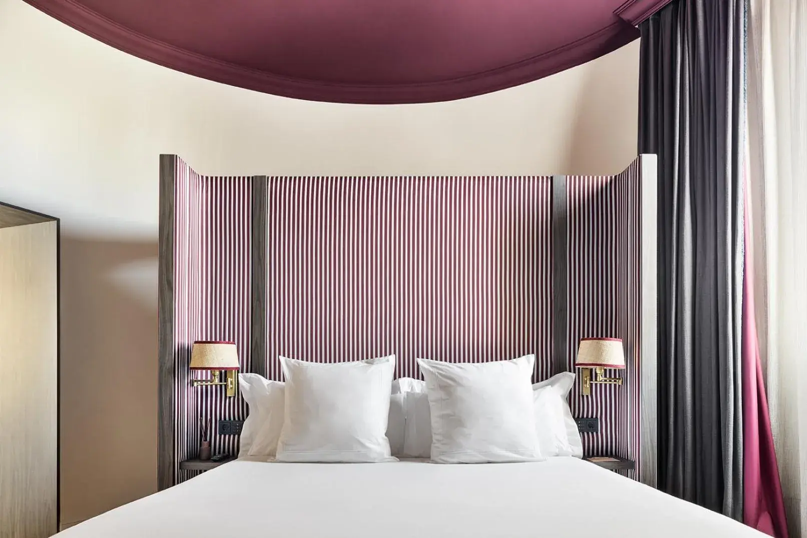 Bed in One Shot Luchana Bed in One Shot Luchana