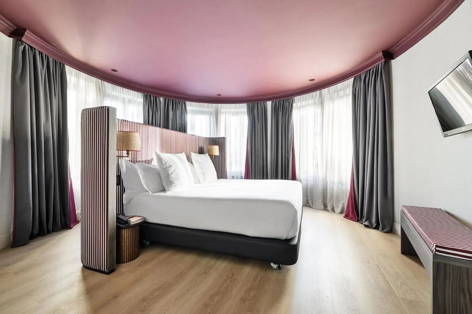 Bed in One Shot Luchana Bed in One Shot Luchana