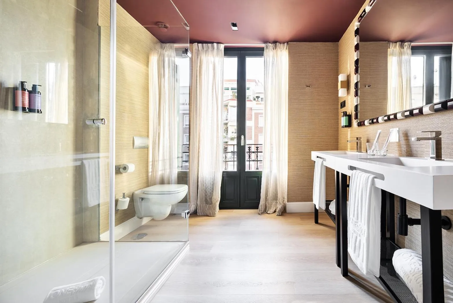 Bathroom in One Shot Luchana