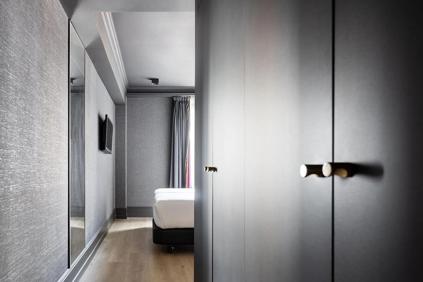 Bed in One Shot Luchana