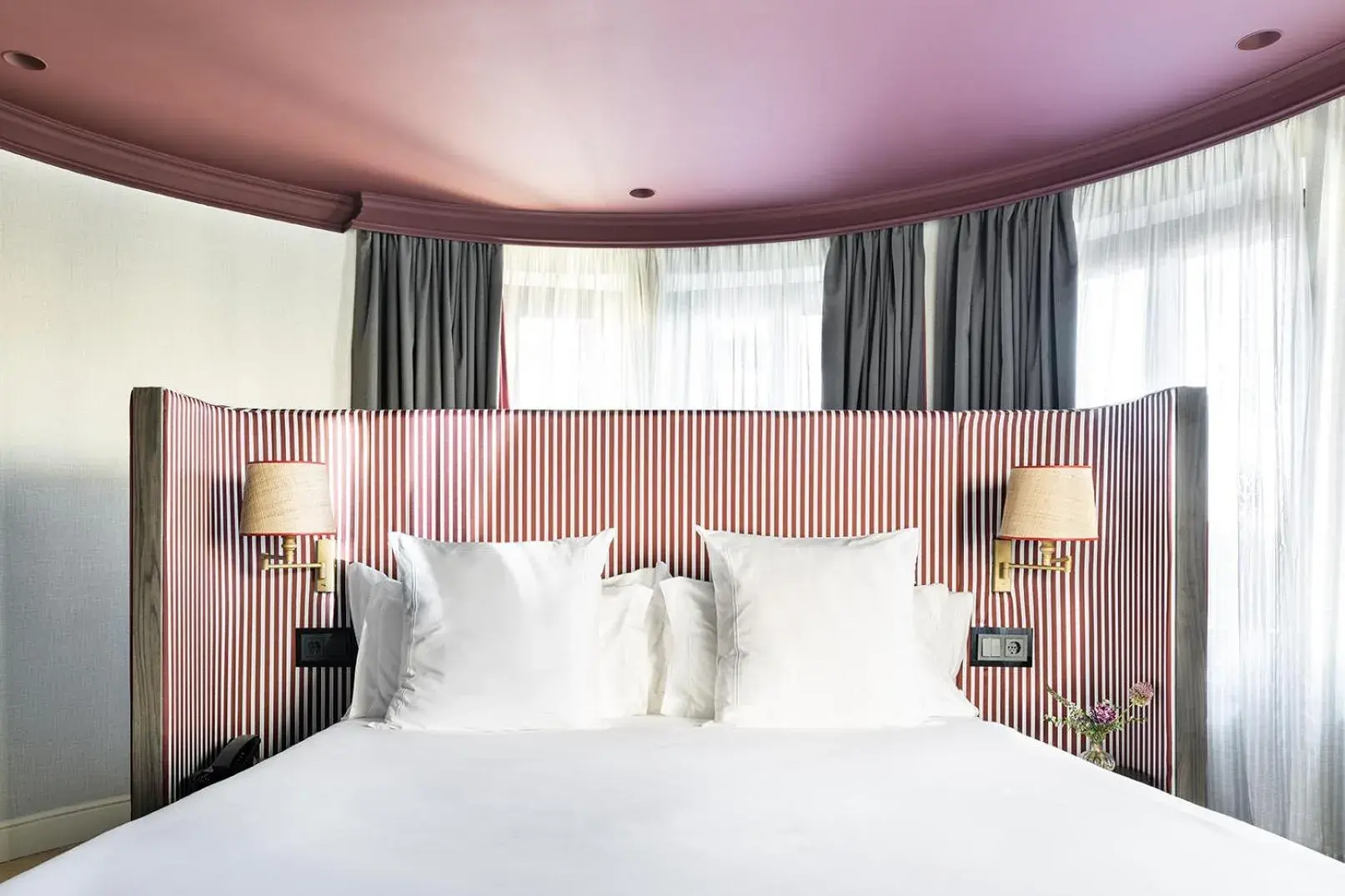 Bed in One Shot Luchana Bed in One Shot Luchana