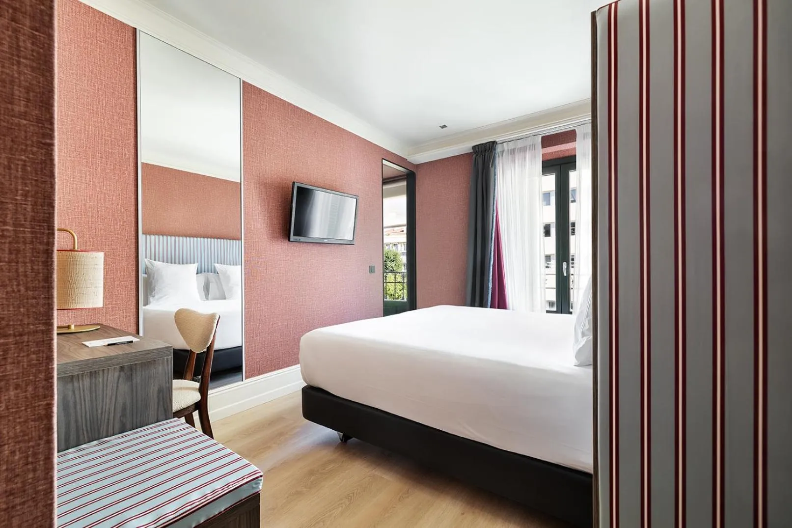 Bed in One Shot Luchana