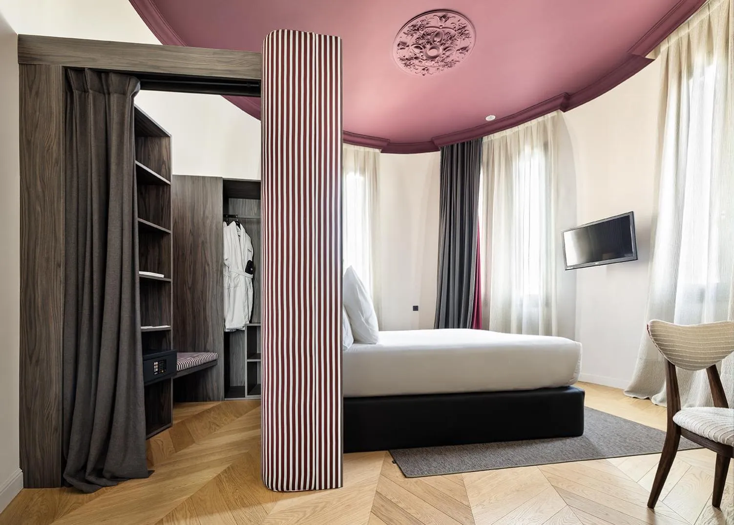 Bed in One Shot Luchana