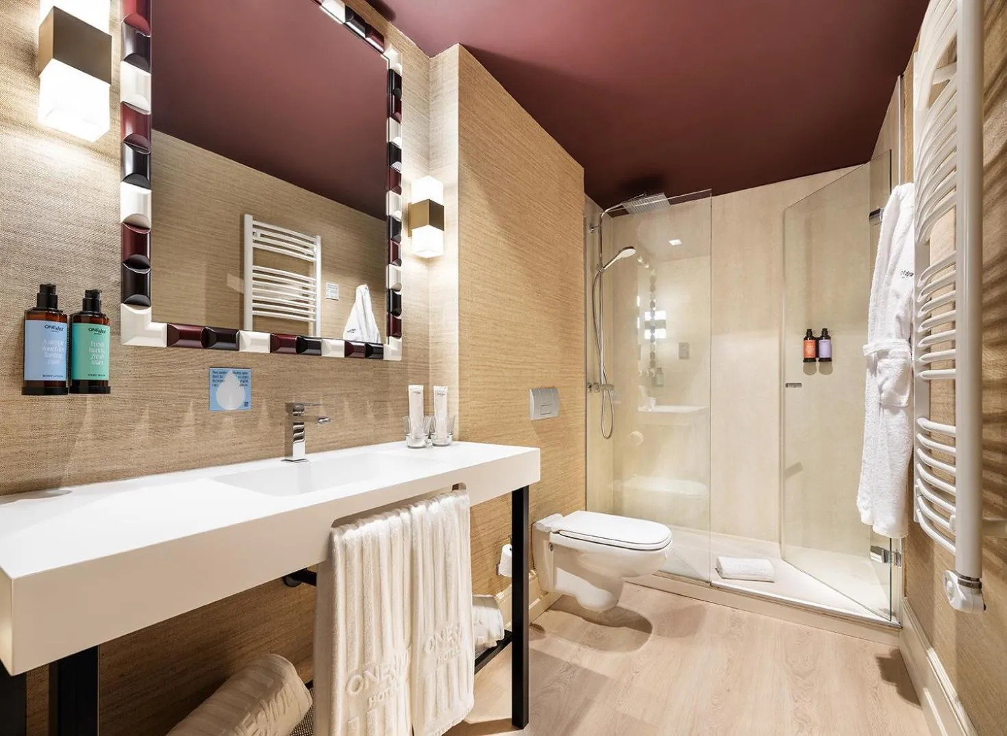 Bathroom in One Shot Luchana