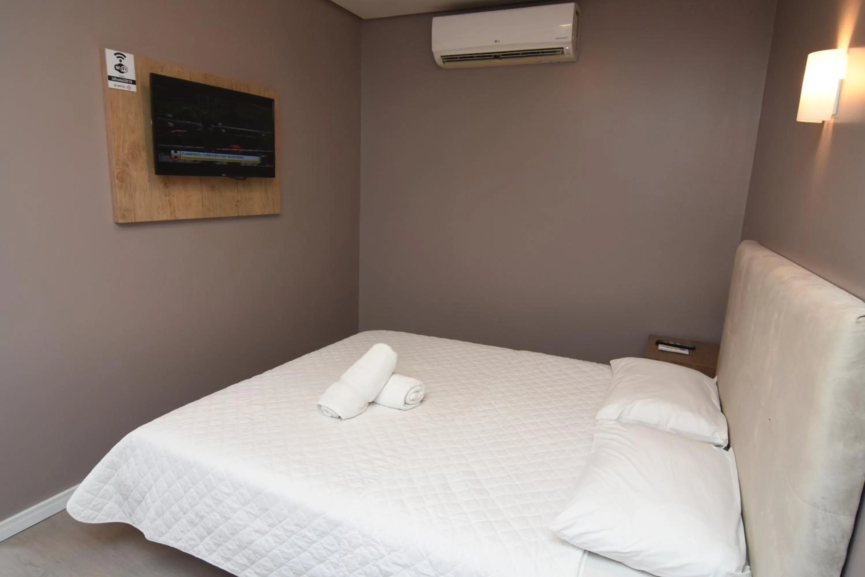 Bedroom, Bed in ID Hotel