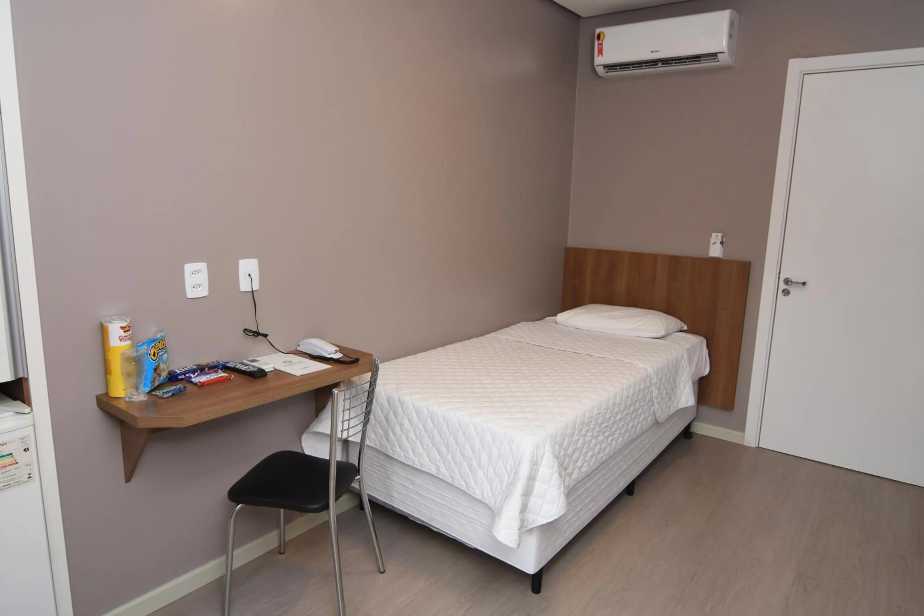 Bedroom, Bed in ID Hotel