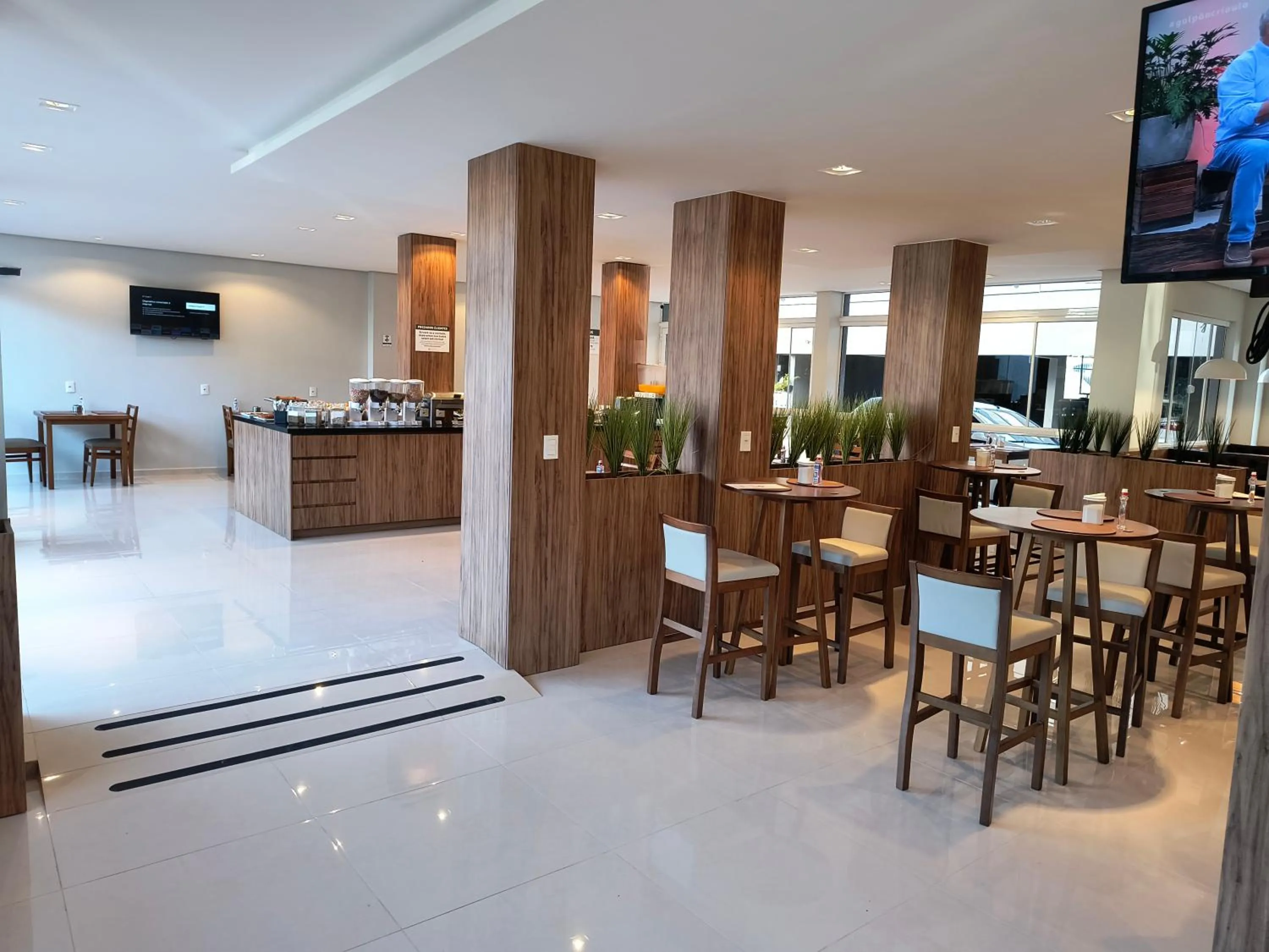 Restaurant/places to eat in ID Hotel