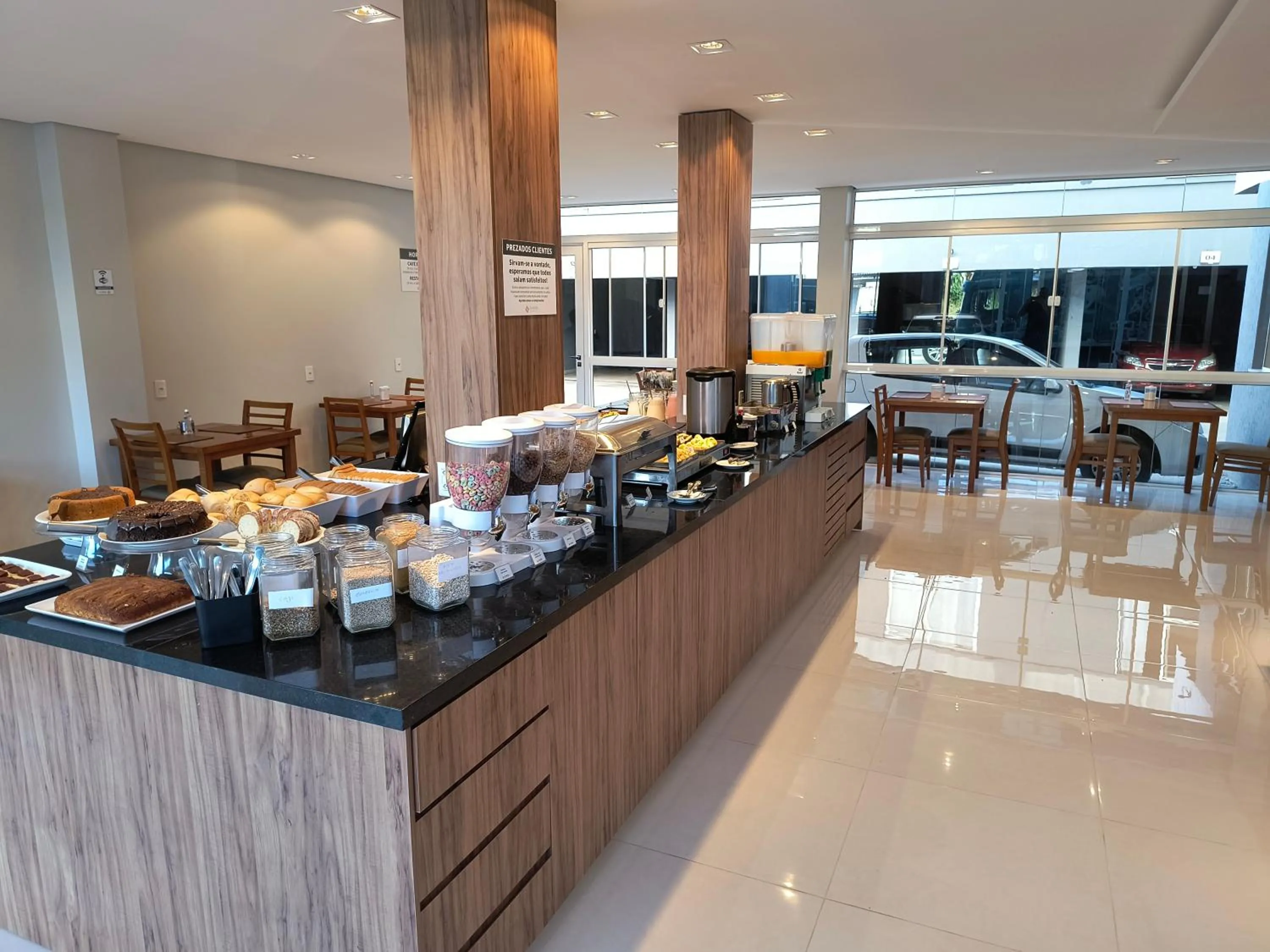 Restaurant/places to eat in ID Hotel