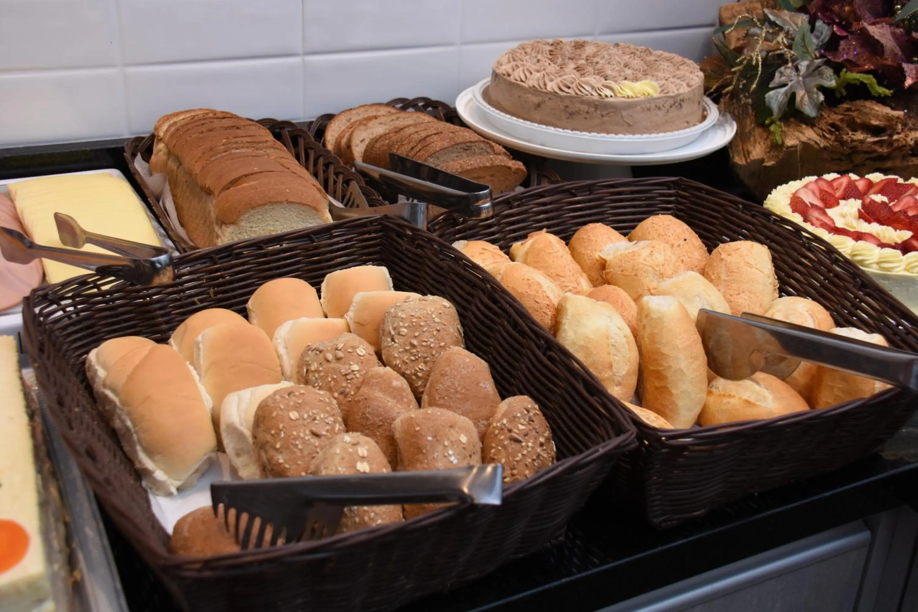 Restaurant/places to eat in ID Hotel