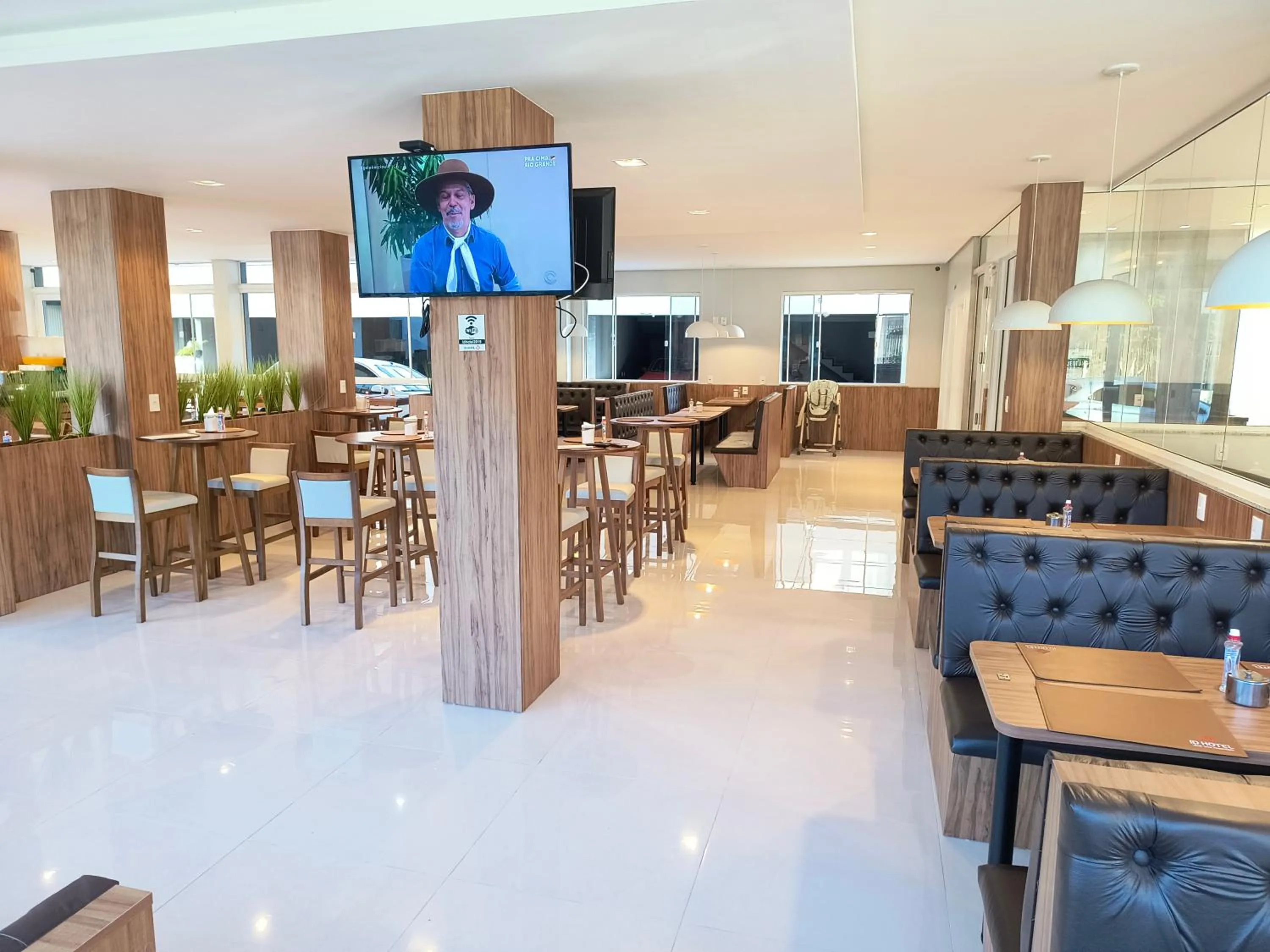 Restaurant/places to eat in ID Hotel
