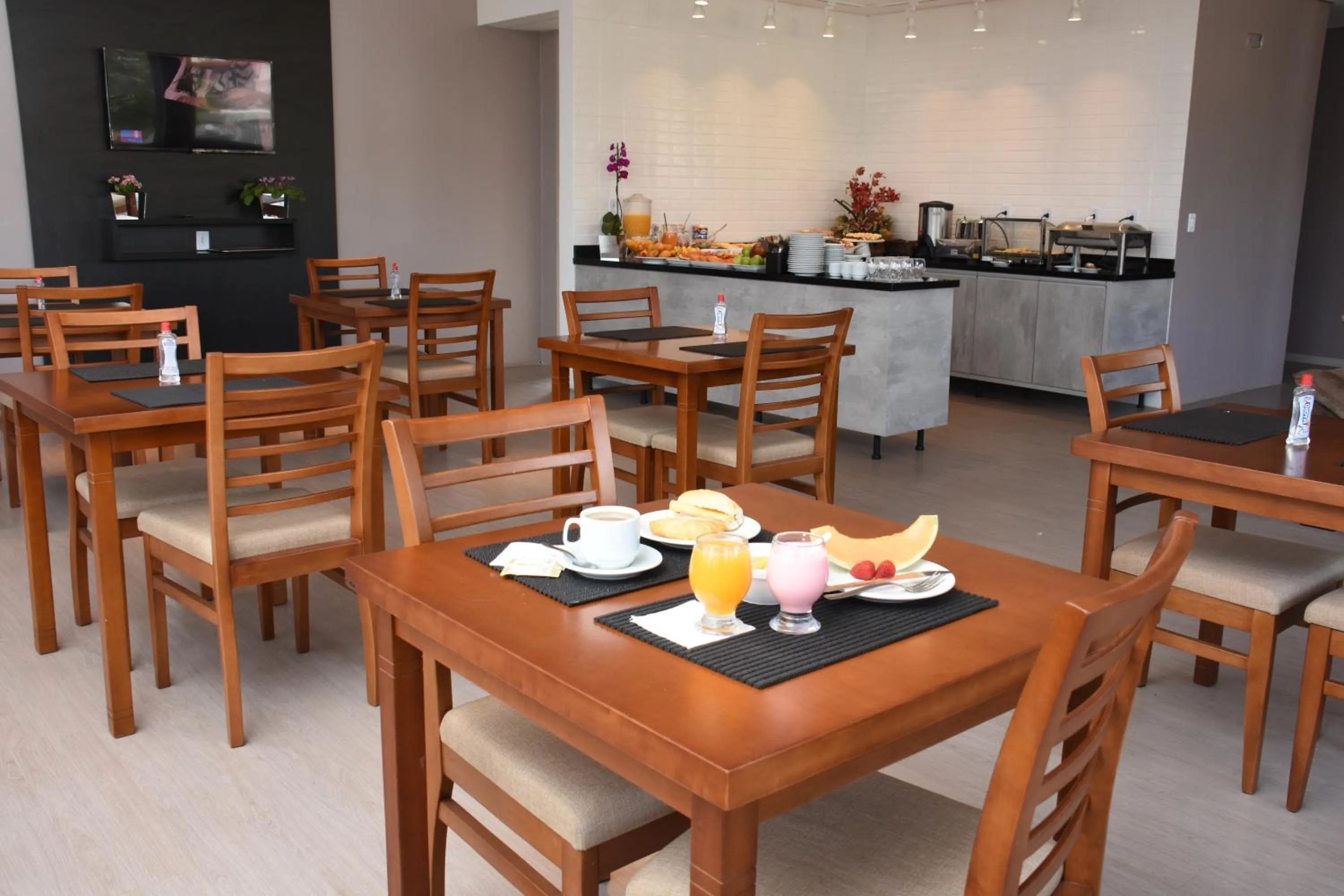 Restaurant/places to eat in ID Hotel