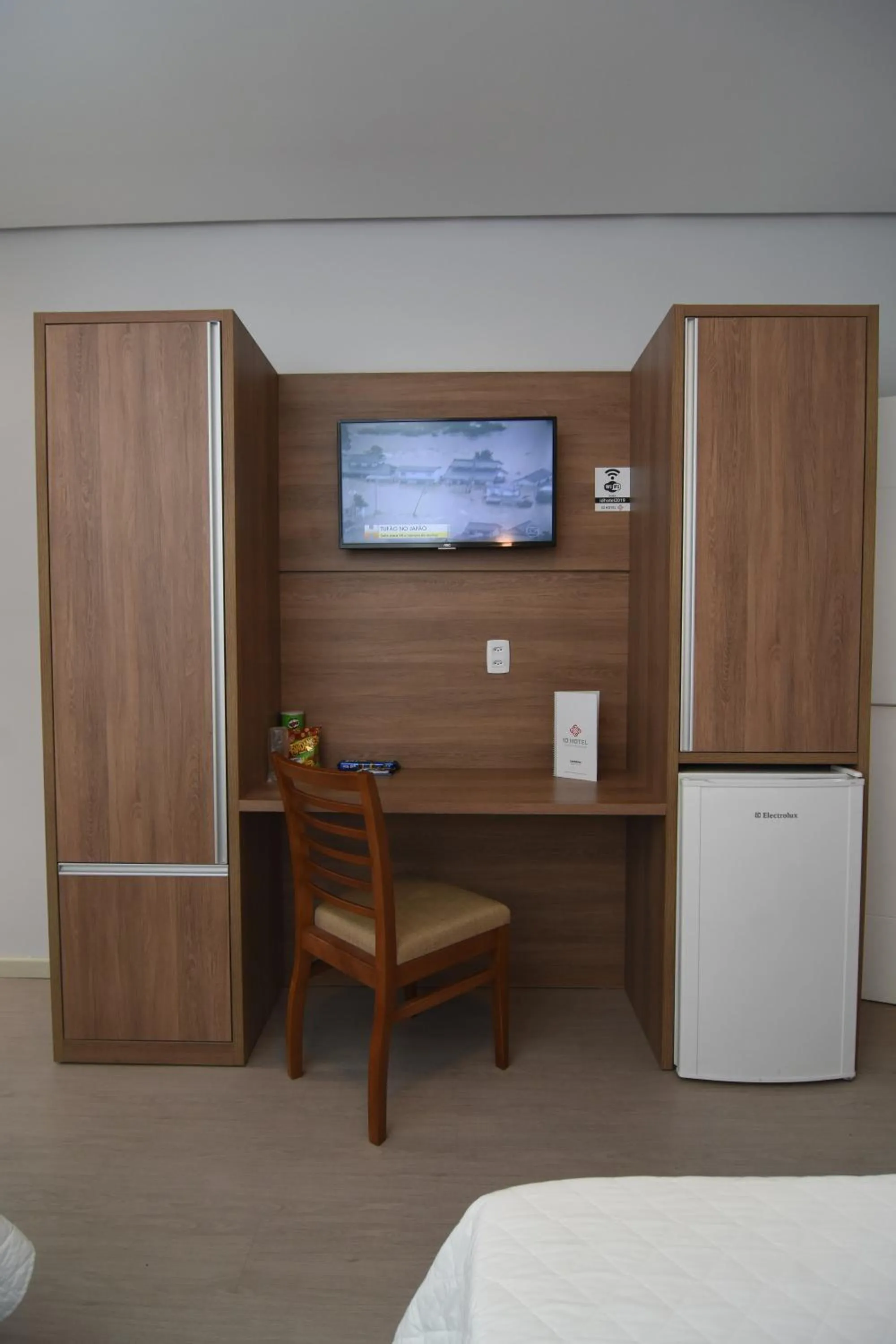 Seating area, Bed in ID Hotel
