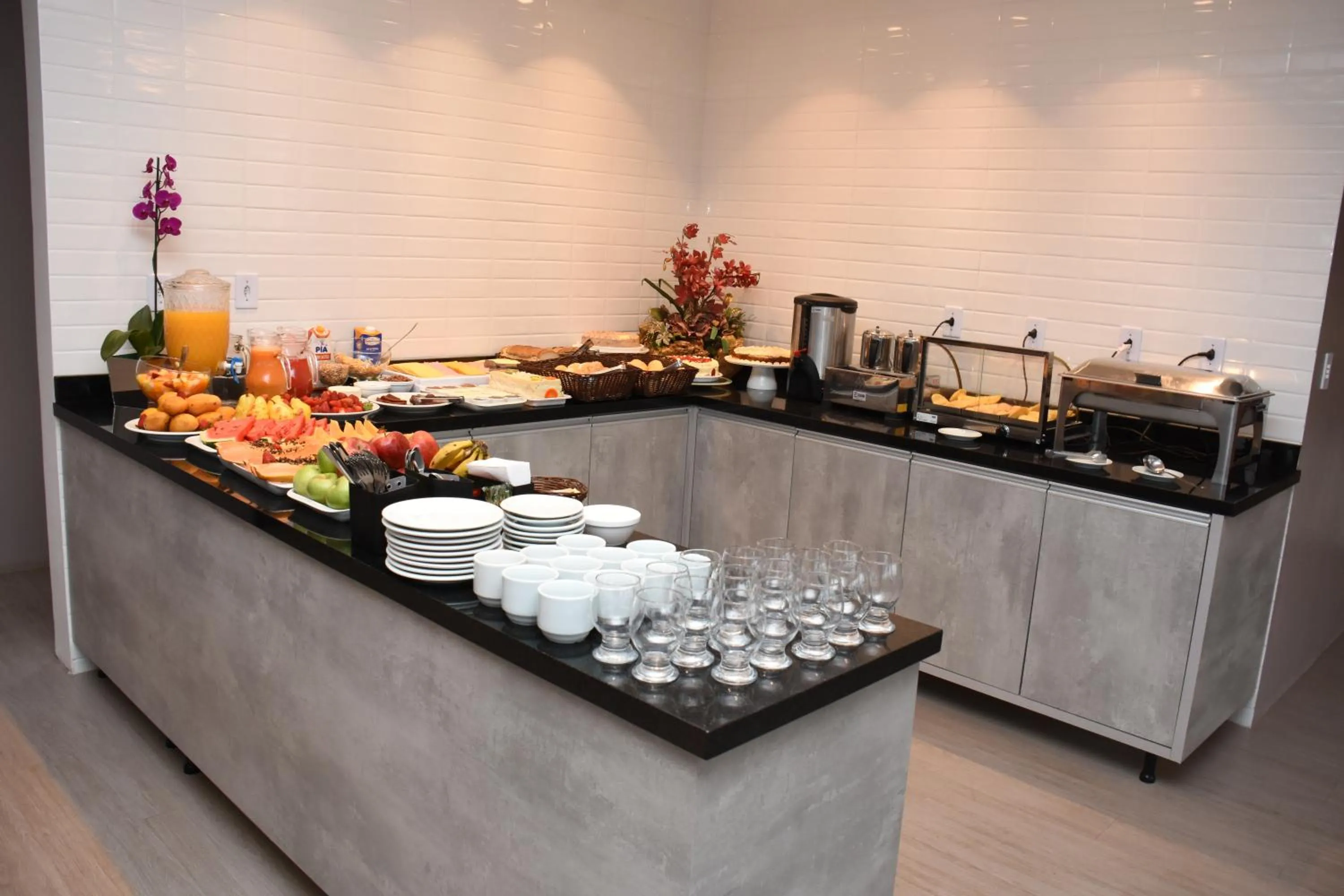 Restaurant/places to eat in ID Hotel