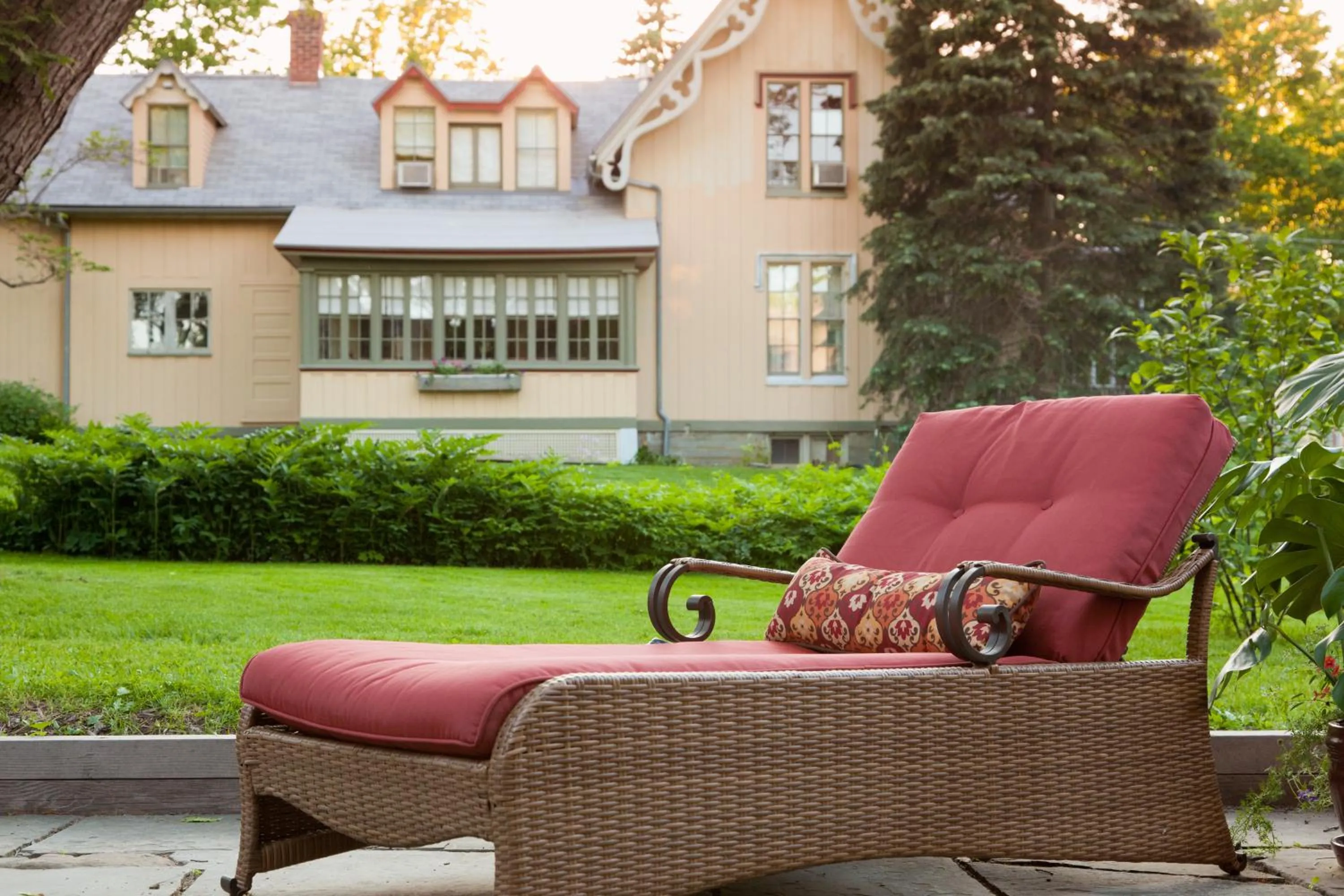 Patio in Gothic Eves Inn and Spa Bed and Breakfast