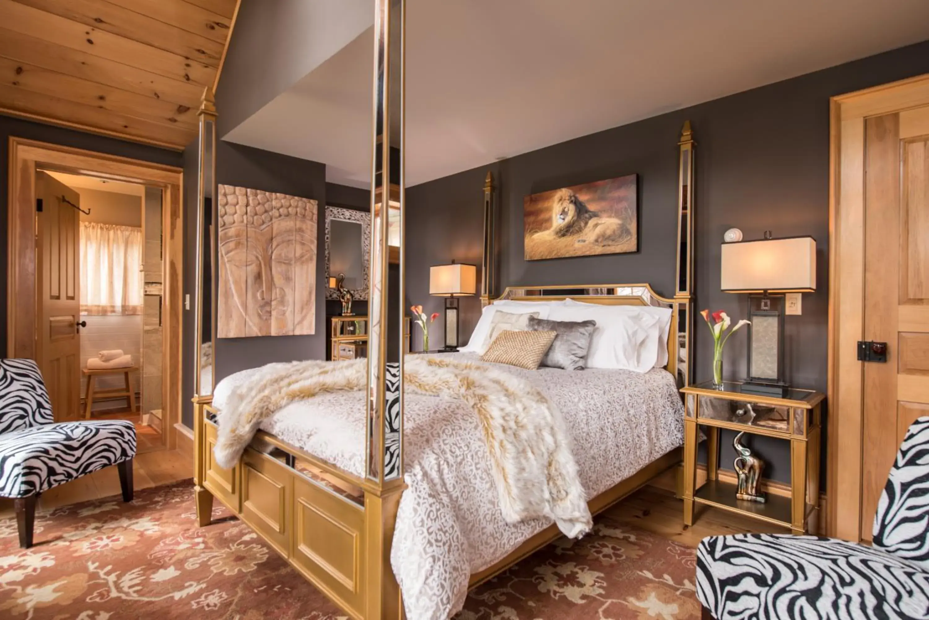 Double Room with Private Bathroom in Gothic Eves Inn and Spa Bed and Breakfast Double Room with Private Bathroom in Gothic Eves Inn and Spa Bed and Breakfast