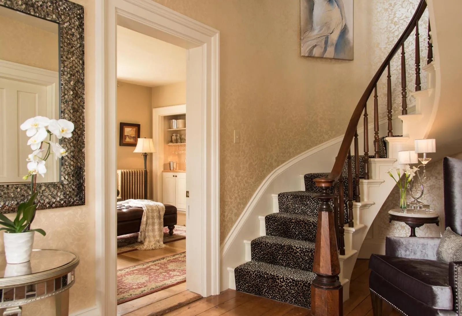 Living room in Gothic Eves Inn and Spa Bed and Breakfast