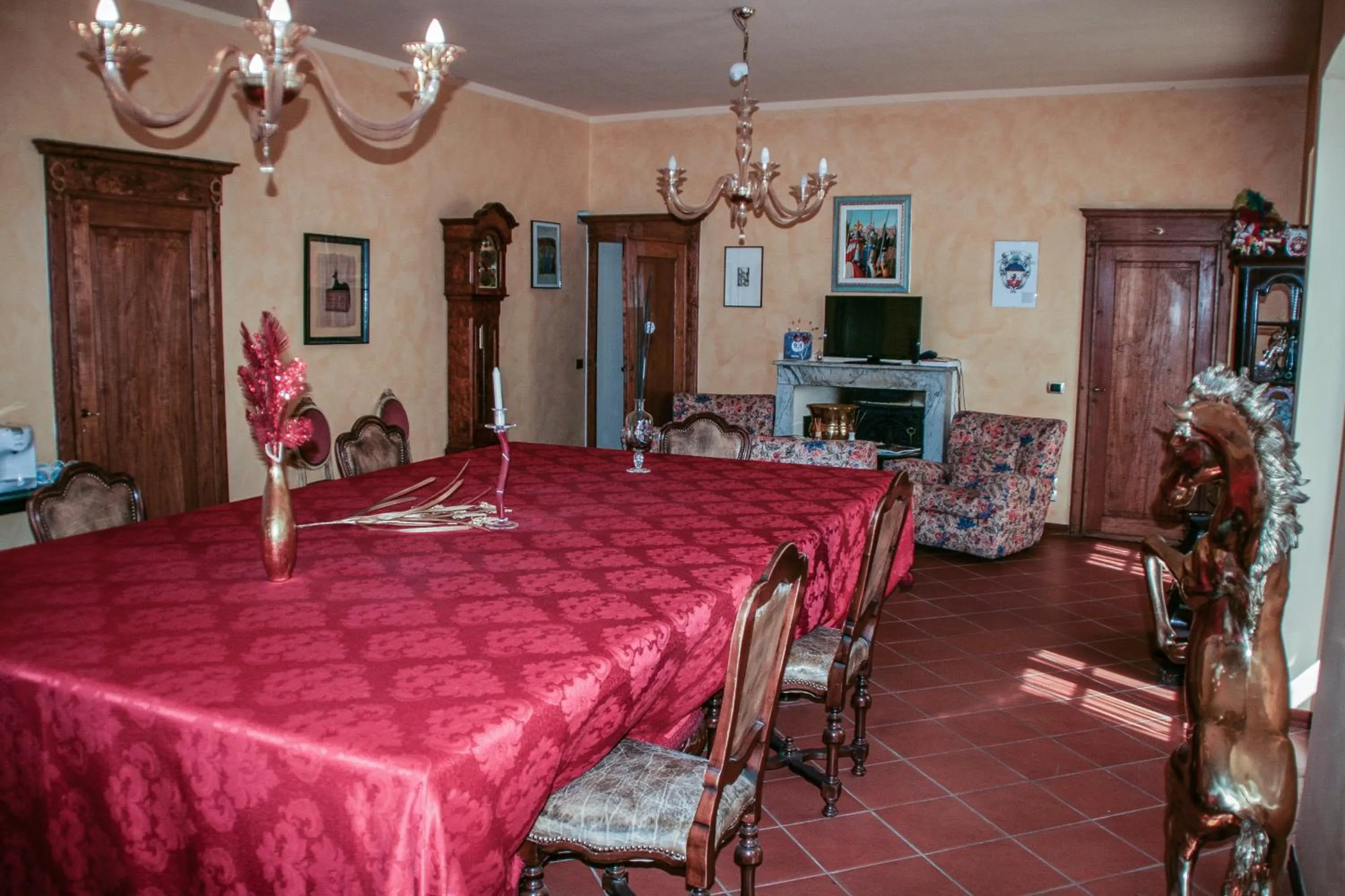 Communal lounge/ TV room in Antica Cittadella B&B