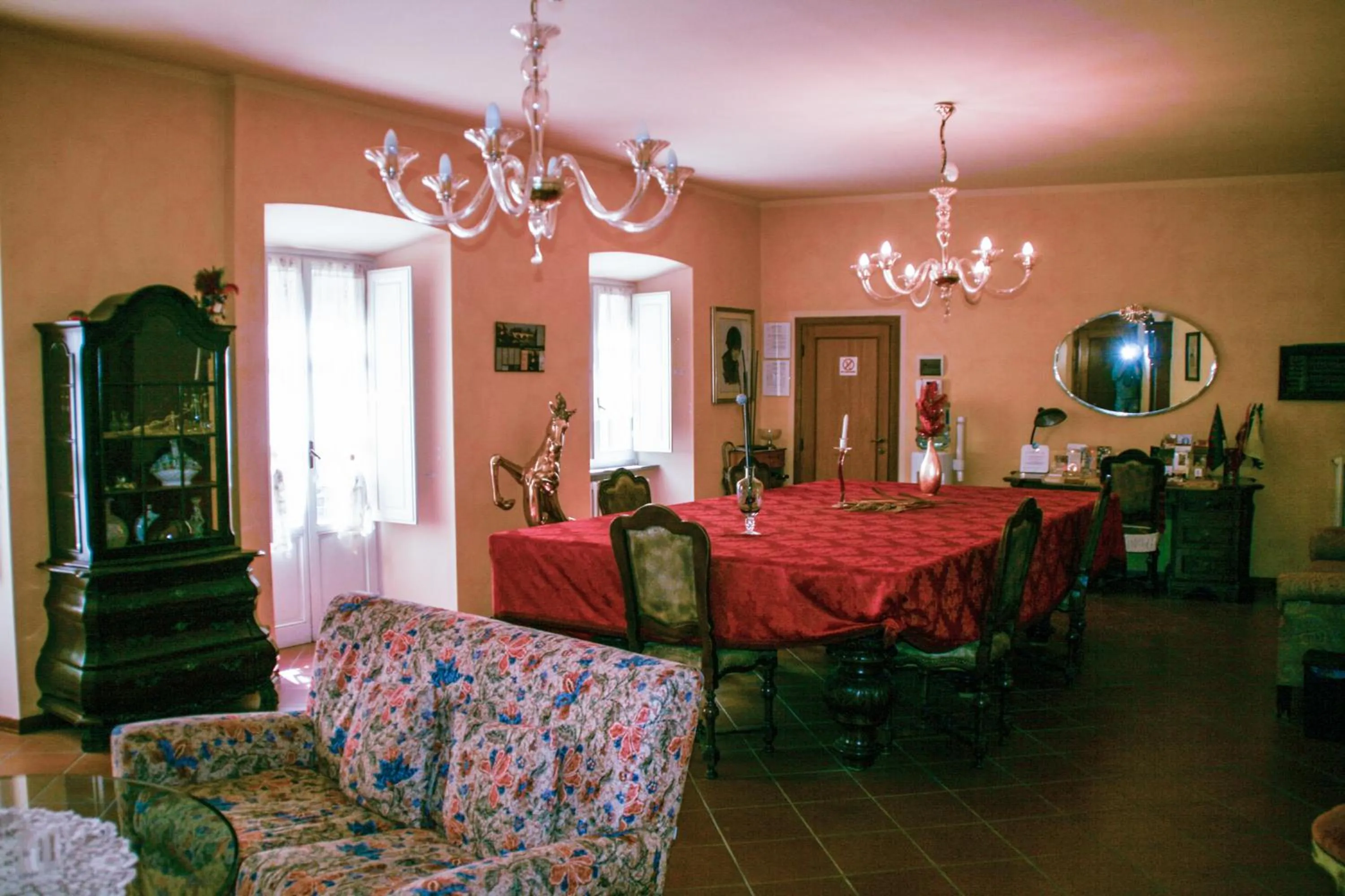 Communal lounge/ TV room in Antica Cittadella B&B