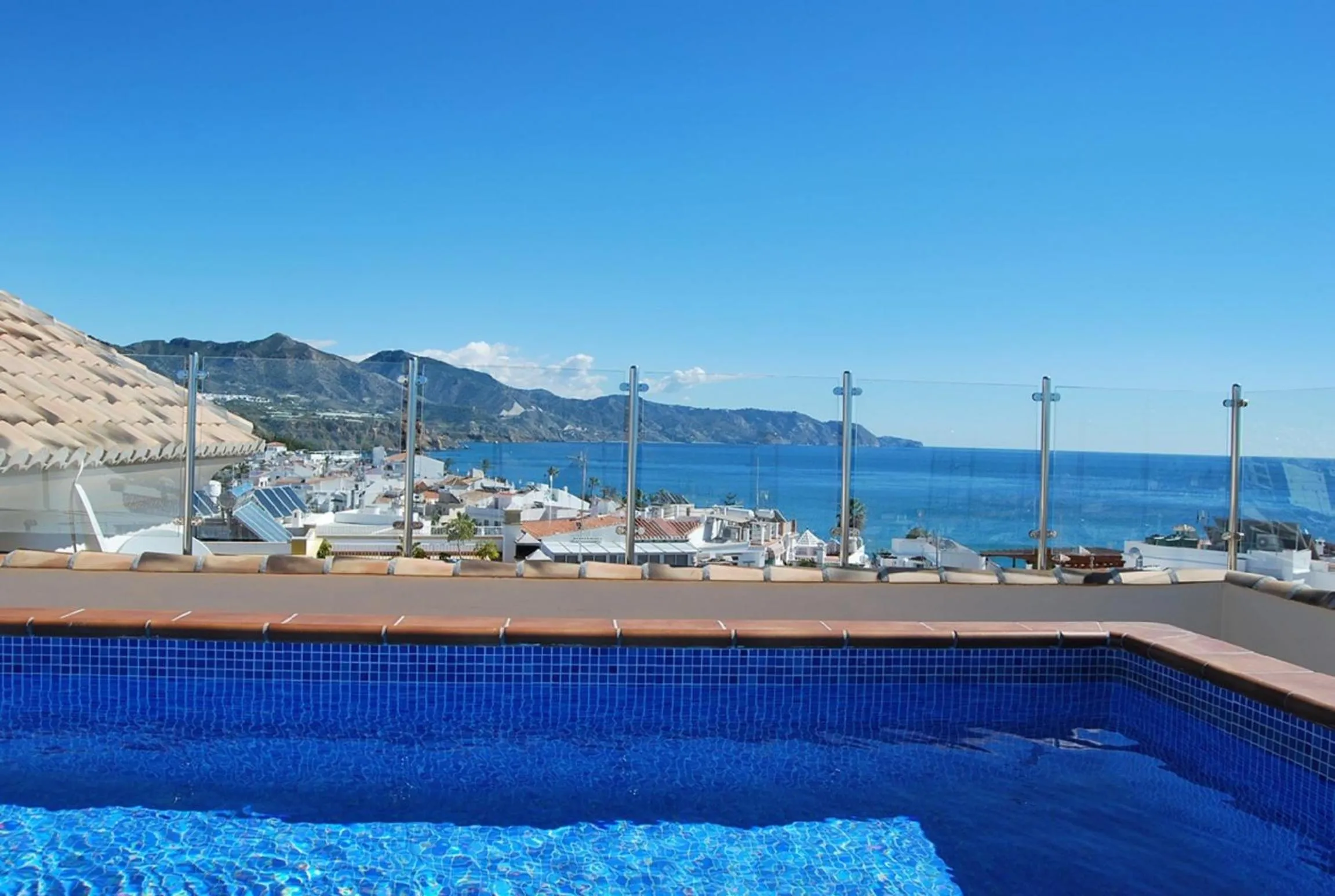 Swimming pool in Apartamentos Plaza