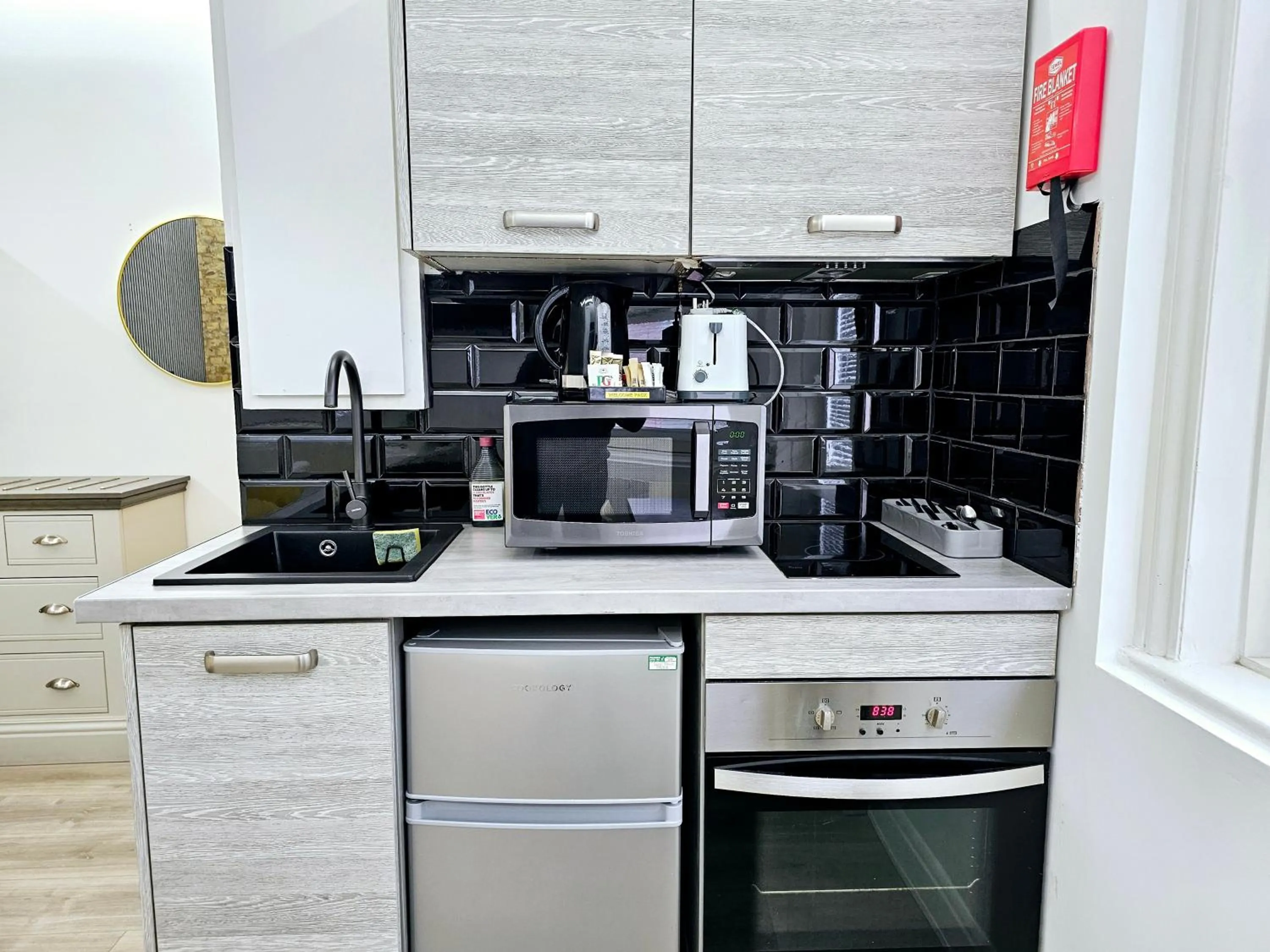 Kitchen or kitchenette in London Stay Apartments