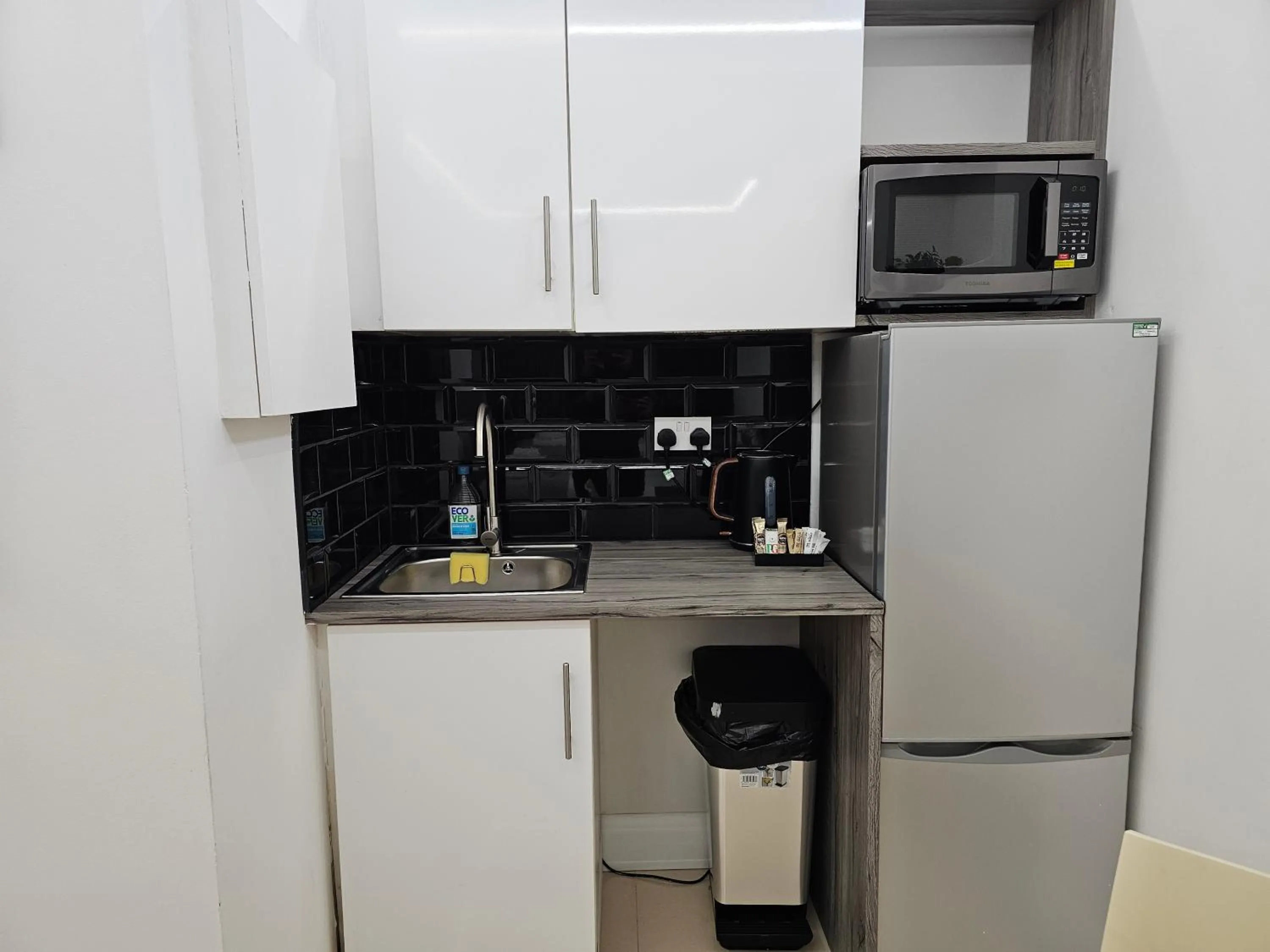 Kitchen or kitchenette in London Stay Apartments