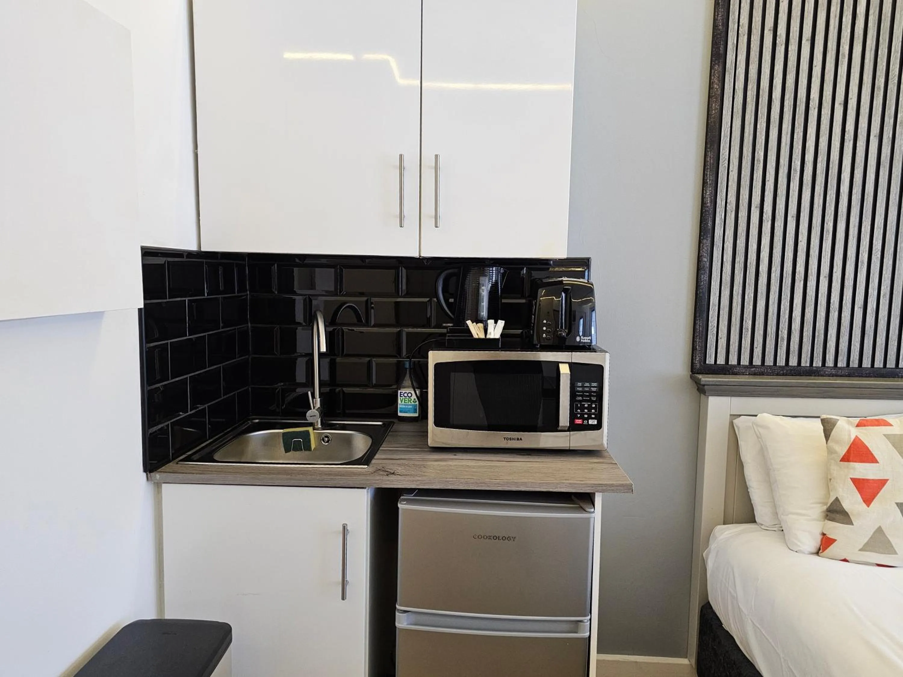 Kitchen or kitchenette in London Stay Apartments