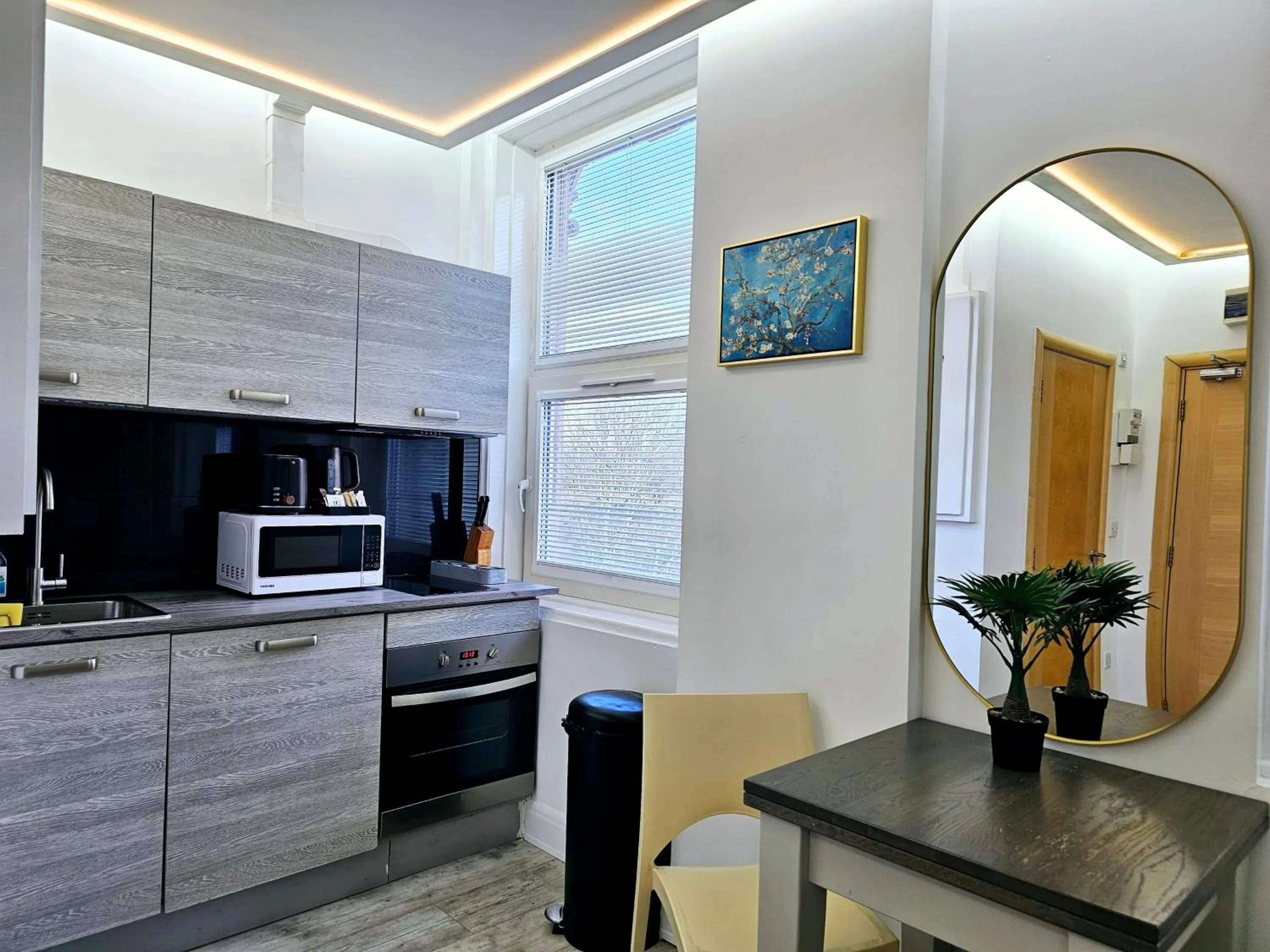 Kitchen or kitchenette in London Stay Apartments