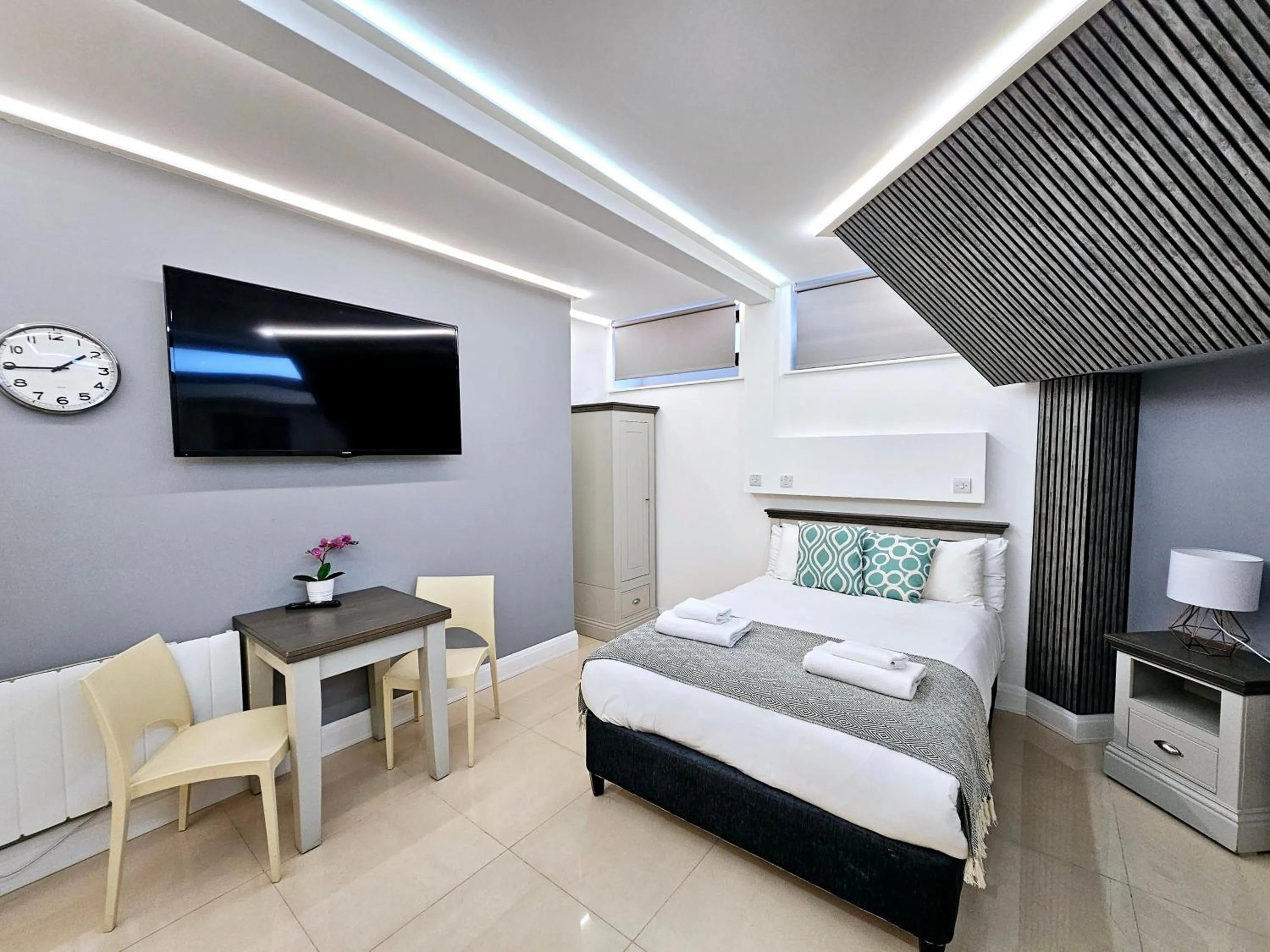 View (from property/room), Bed in London Stay Apartments