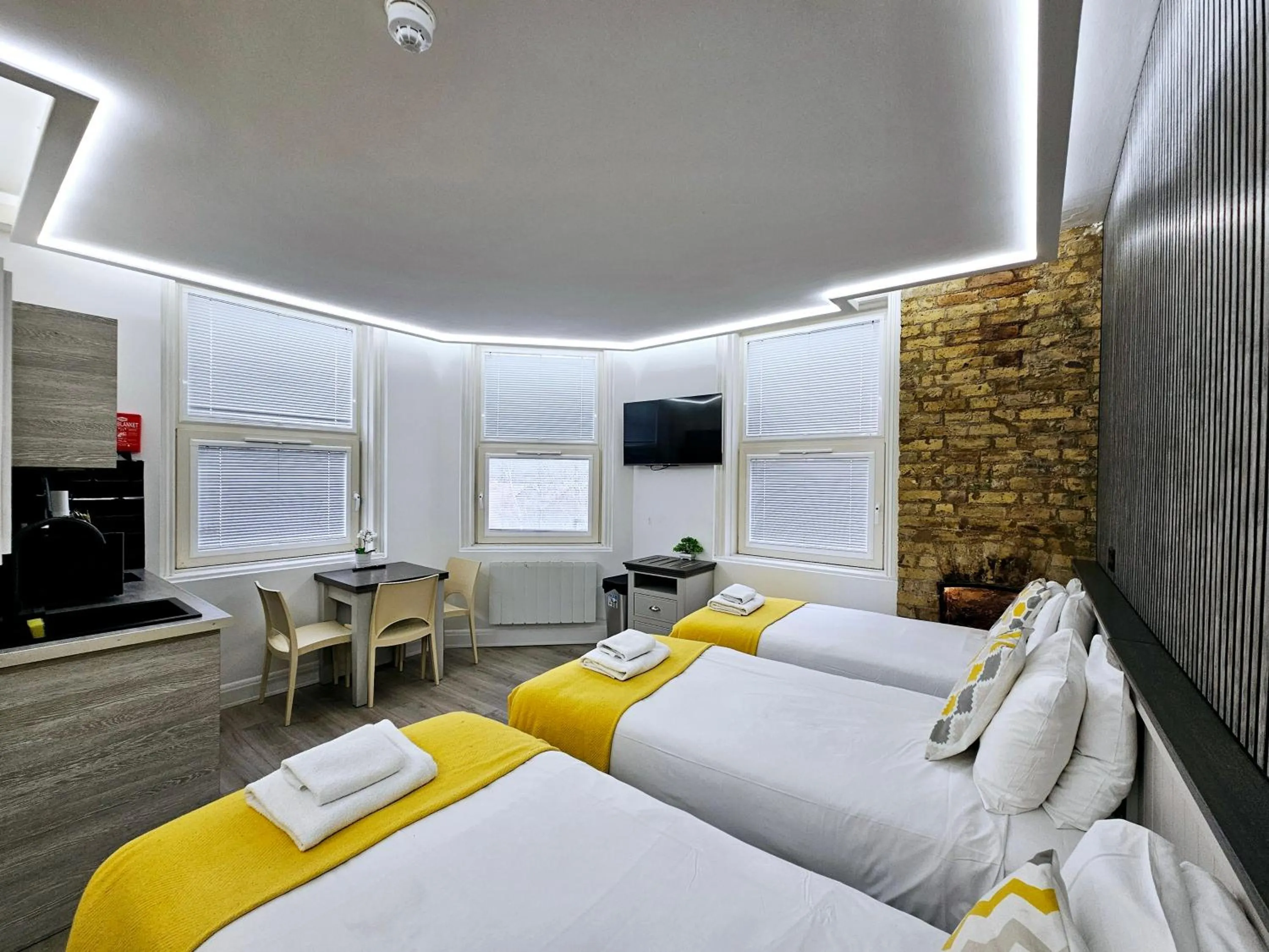 View (from property/room), Bed in London Stay Apartments