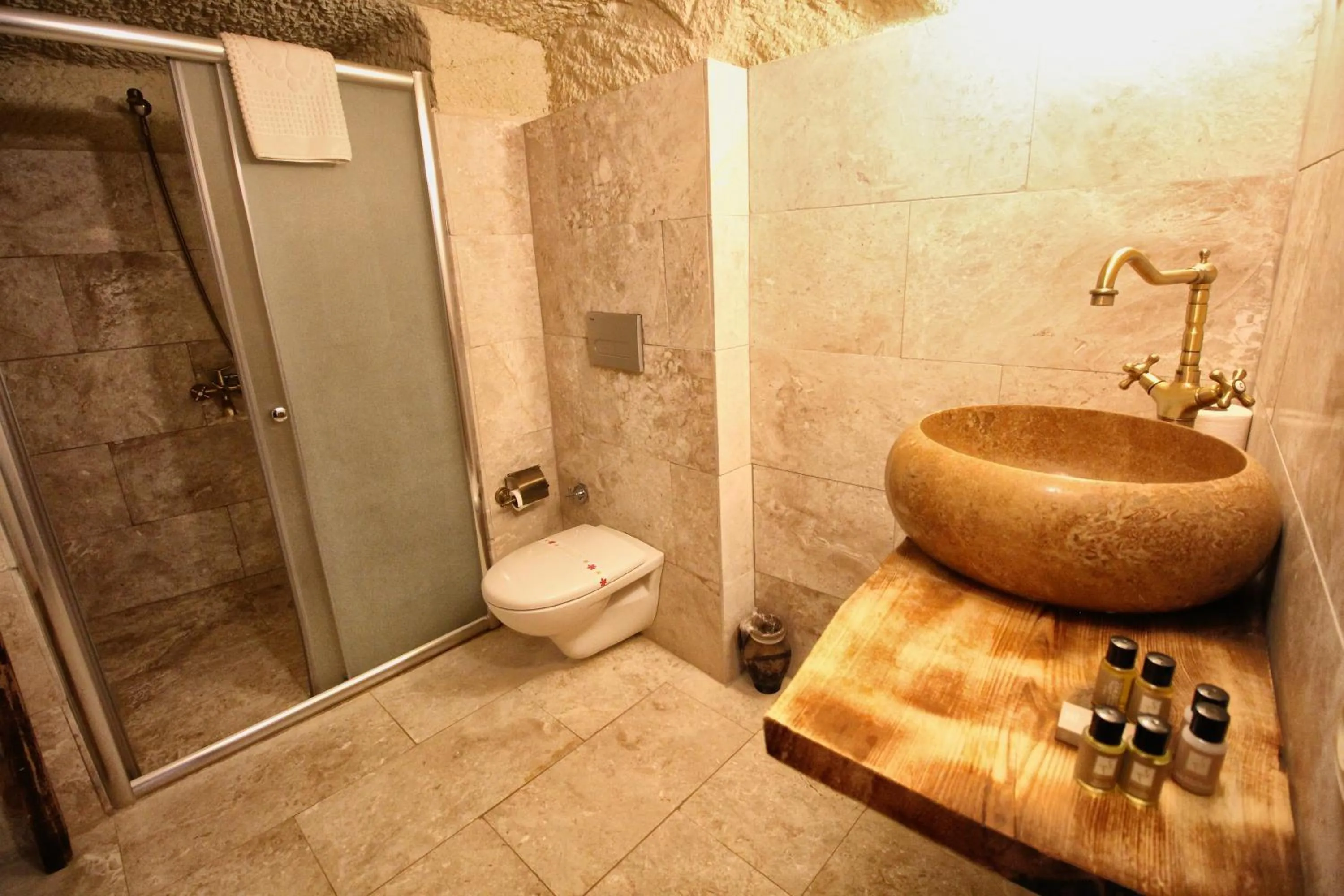 Bathroom in Cappadocia Ennar Cave Swimming Pool Hot & SPA