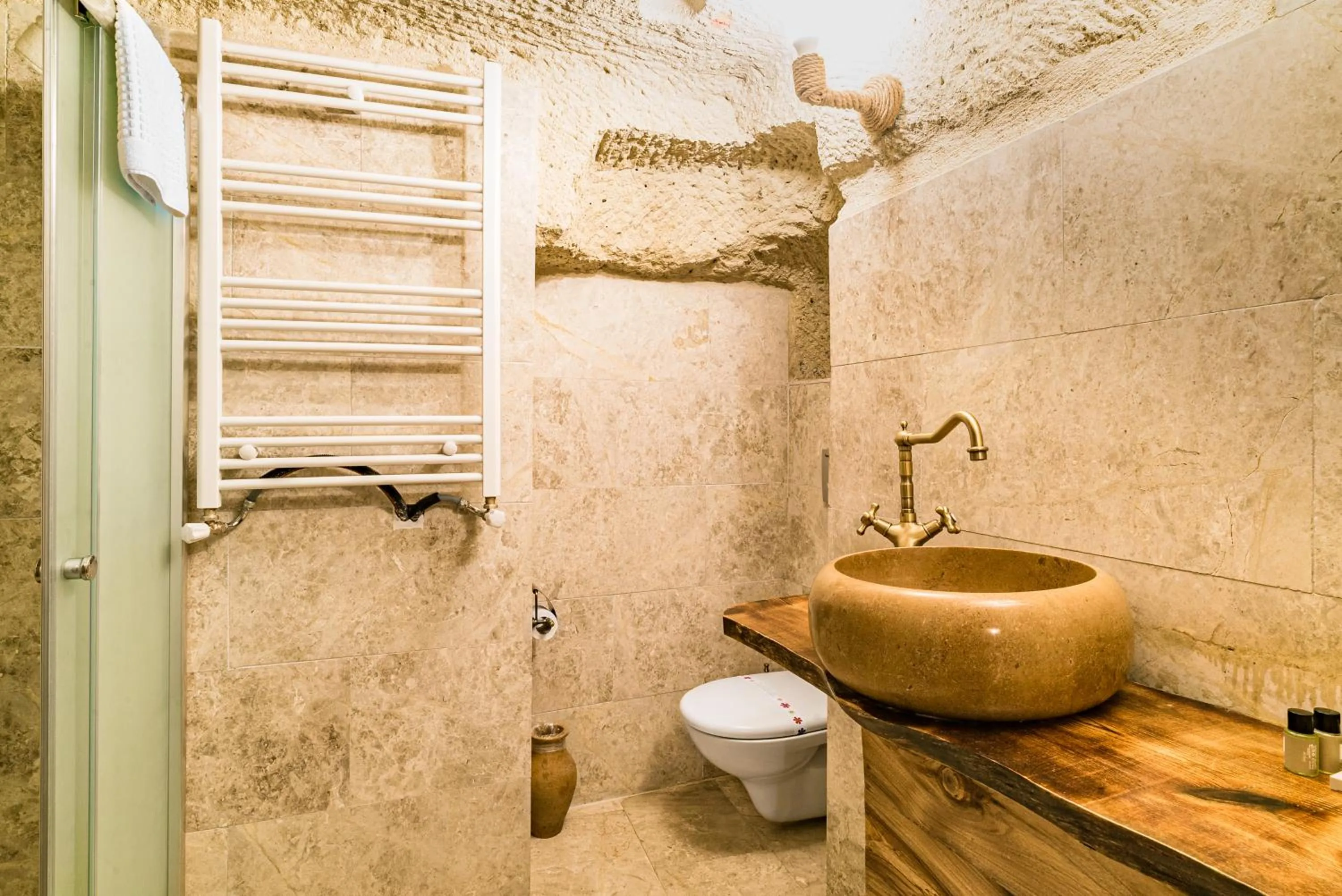 Bathroom in Cappadocia Ennar Cave Swimming Pool Hot & SPA