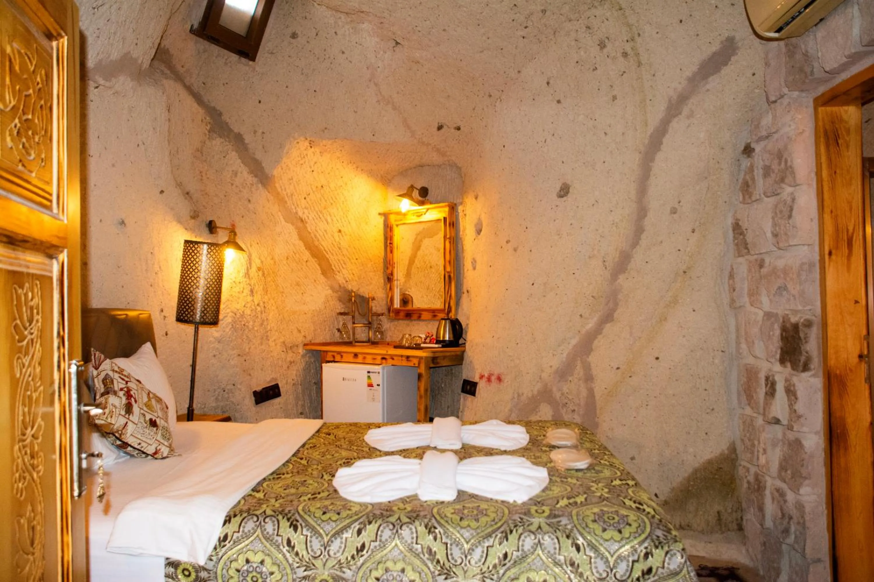 Photo of the whole room, Bed in Cappadocia Ennar Cave Swimming Pool Hot & SPA
