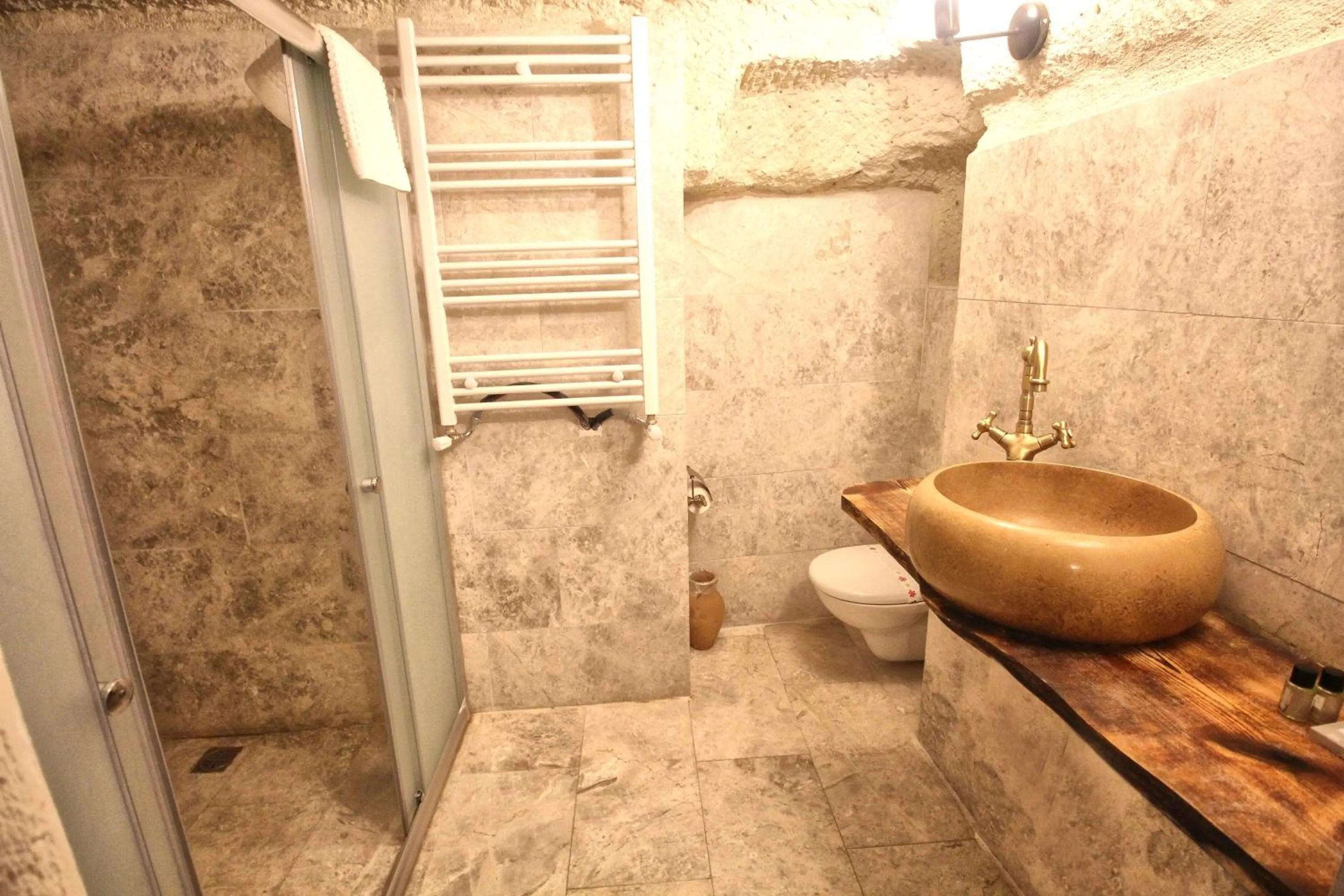 Shower in Cappadocia Ennar Cave Swimming Pool Hot & SPA