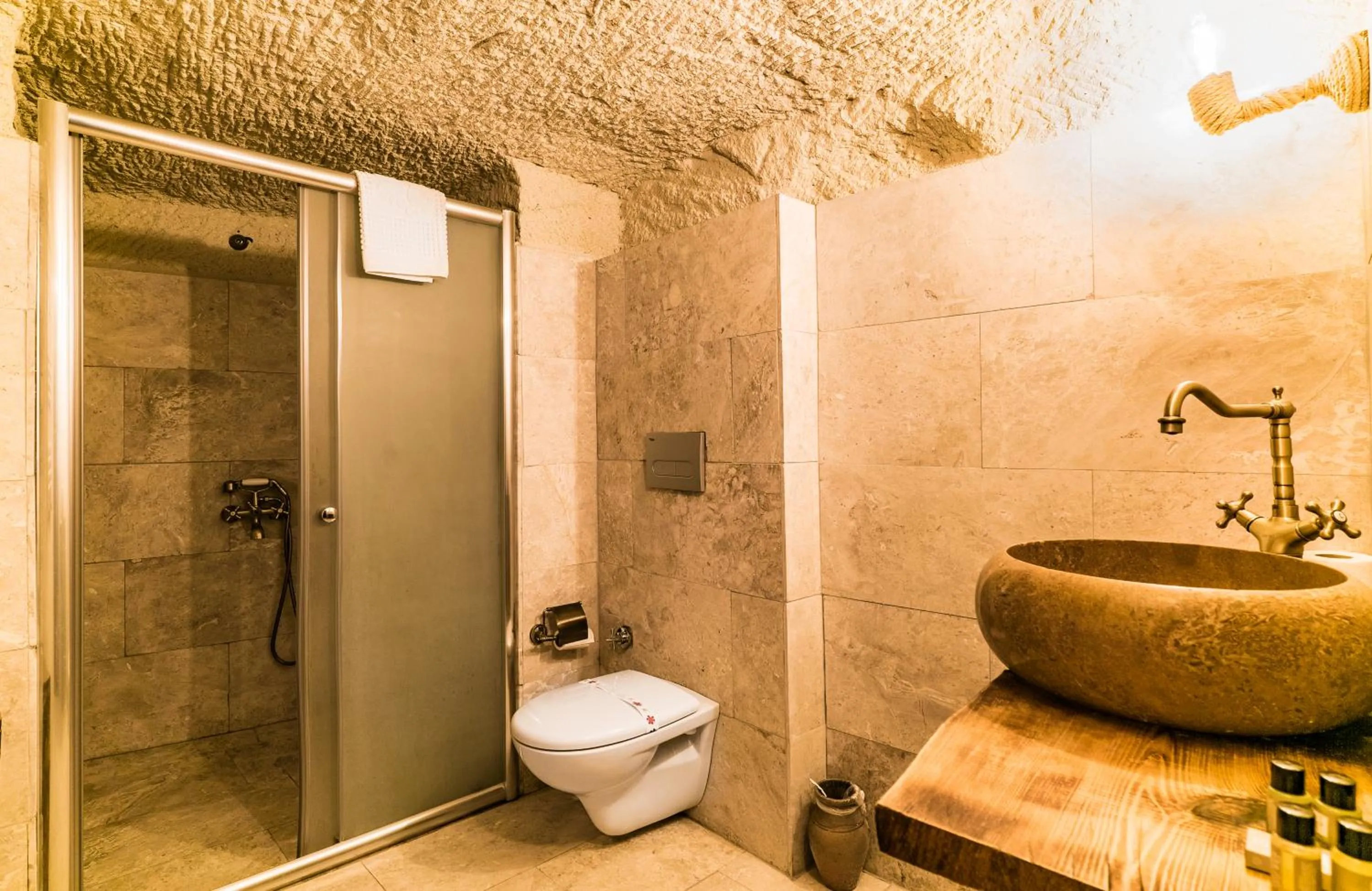 Shower in Cappadocia Ennar Cave Swimming Pool Hot & SPA