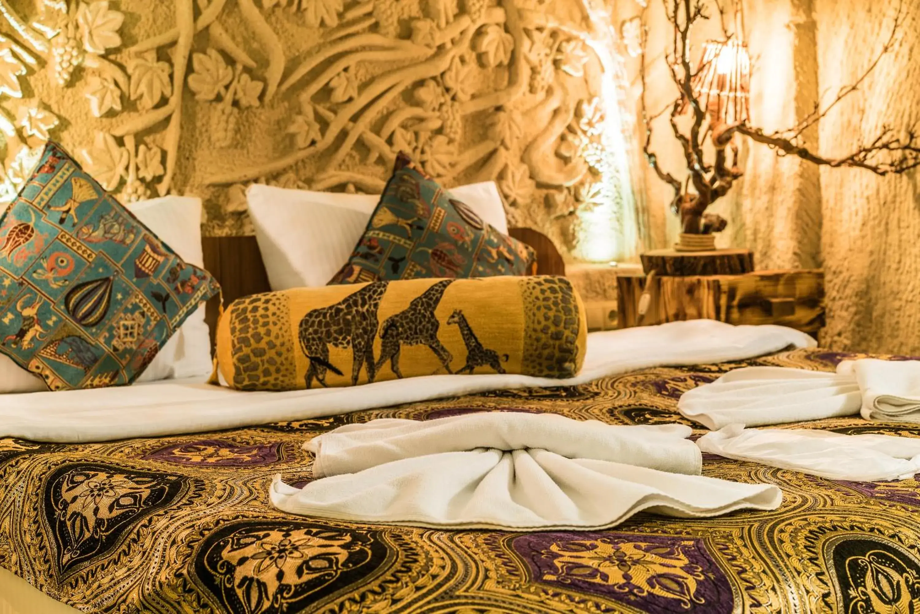 Massage, Bed in Cappadocia Ennar Cave Swimming Pool Hot & SPA Massage, Bed in Cappadocia Ennar Cave Swimming Pool Hot & SPA