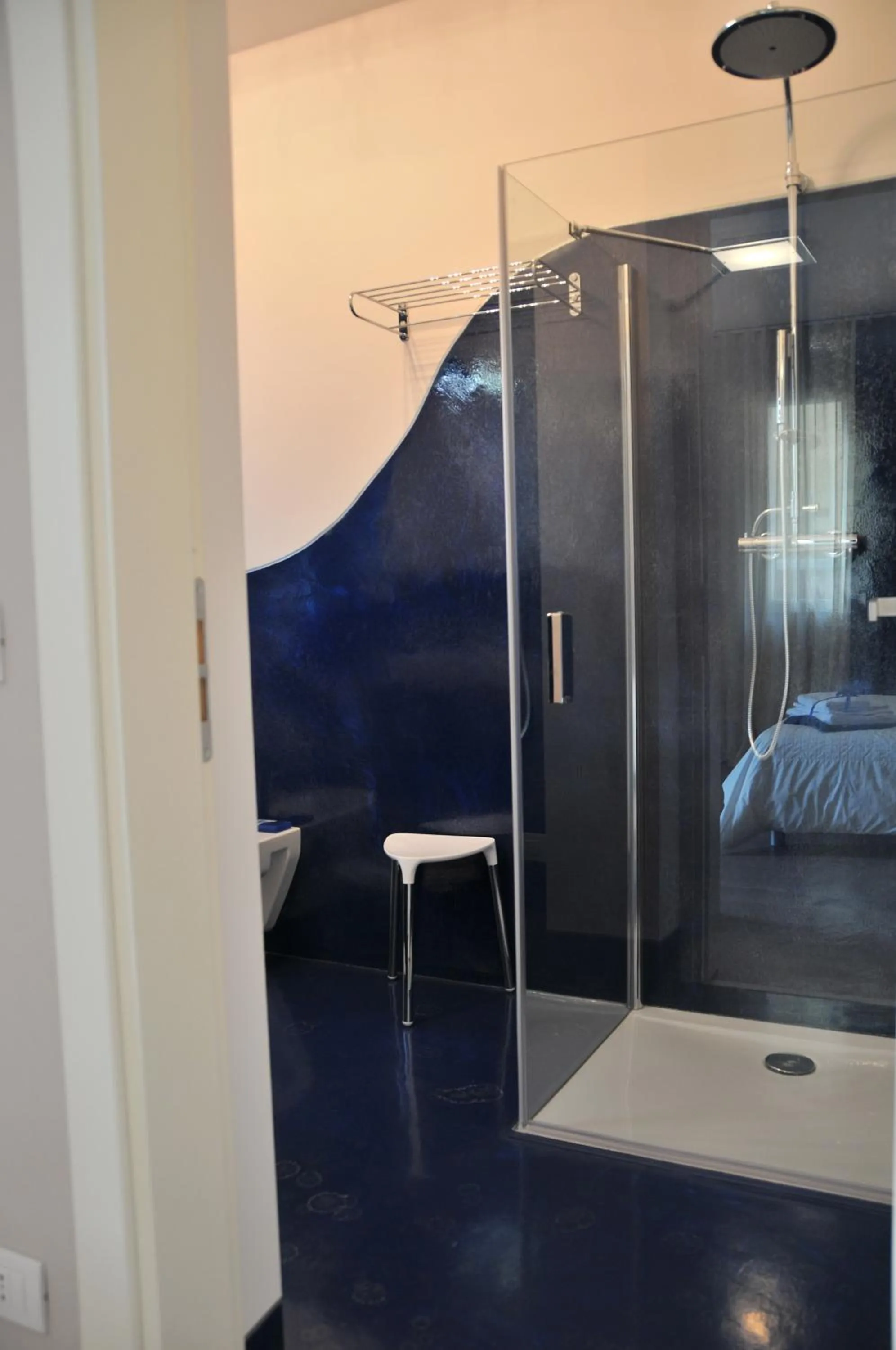 Shower, Bed in Bed & Breakfast Vieulif