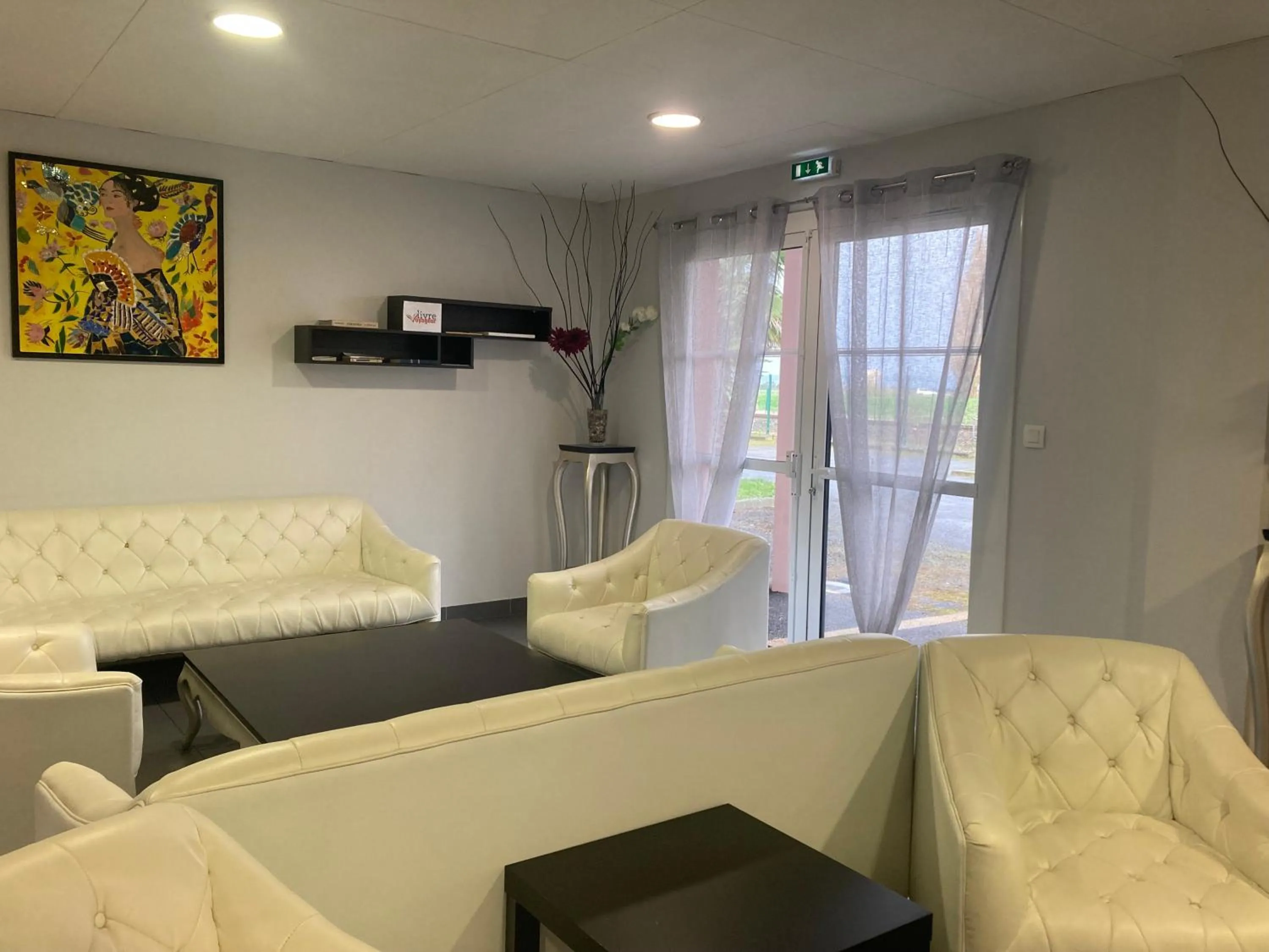 TV and multimedia in Adonis La Baule