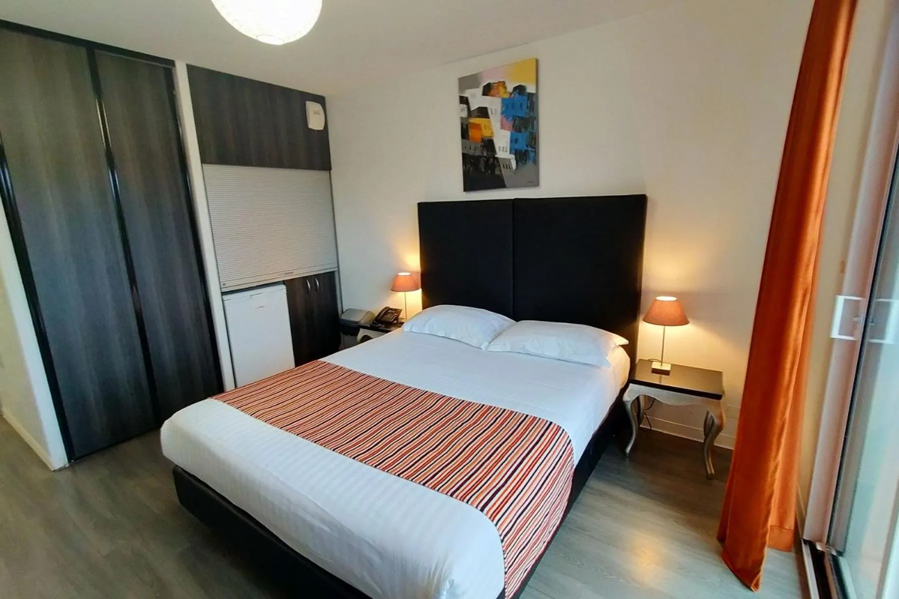 Bed in Adonis La Baule