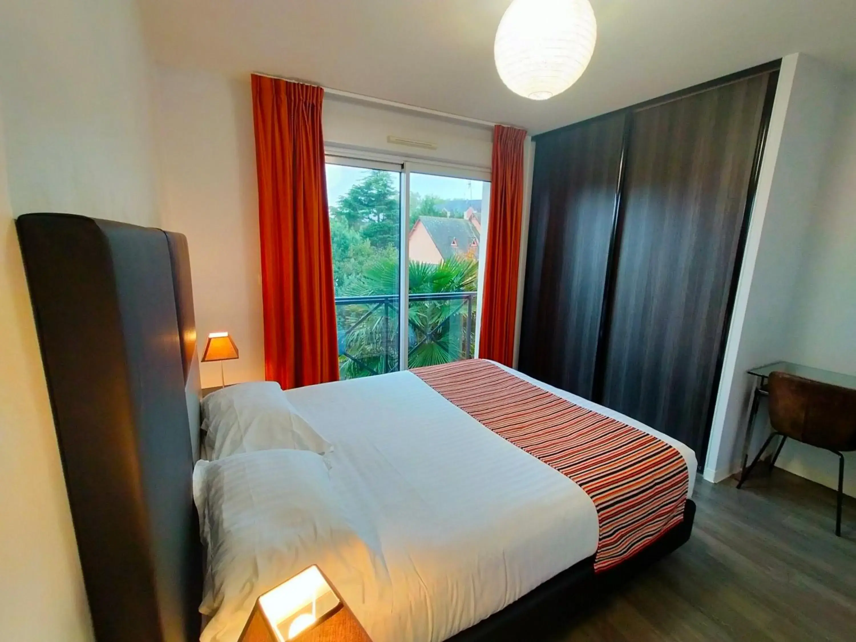 Photo of the whole room, Bed in Adonis La Baule Photo of the whole room, Bed in Adonis La Baule