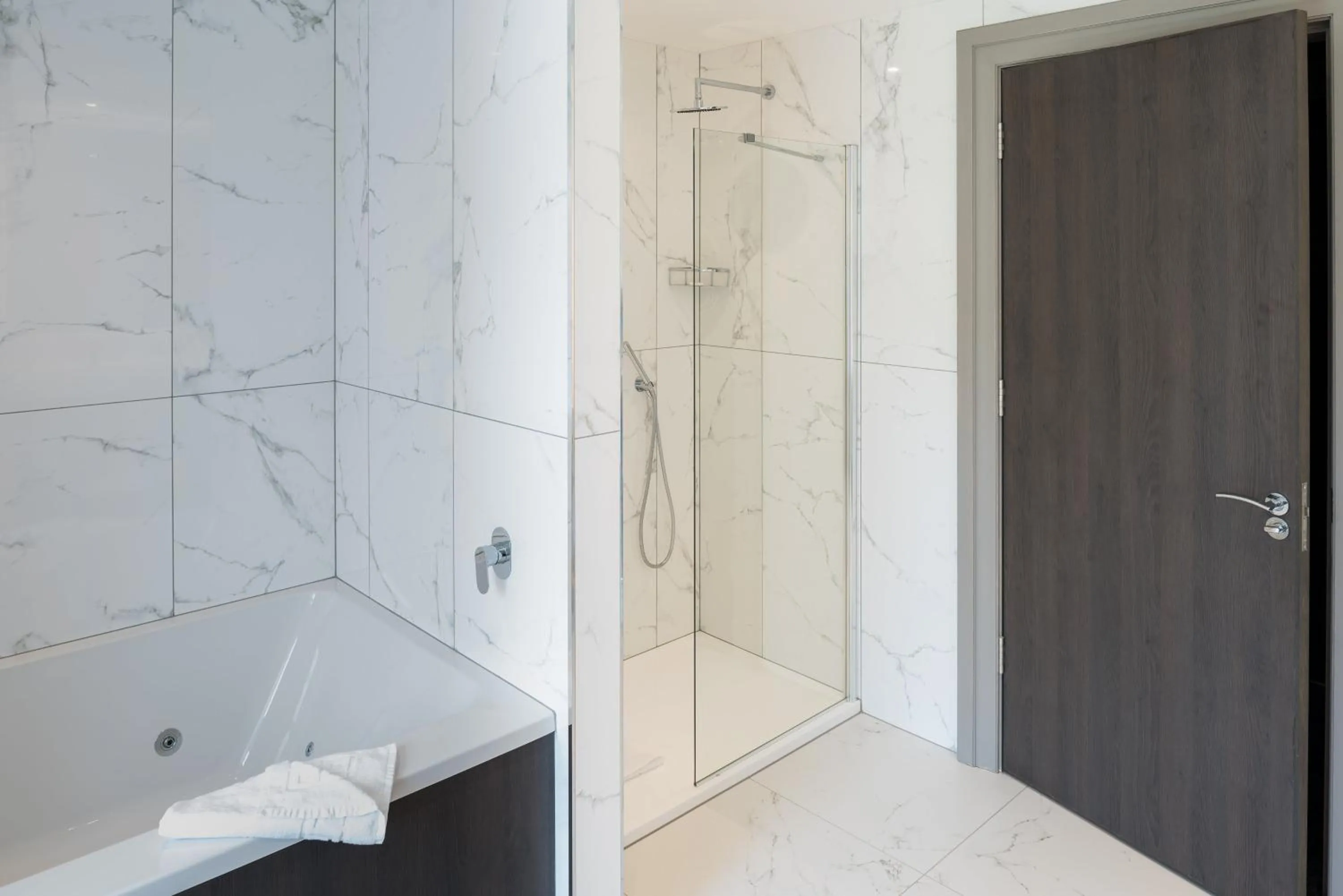 Bathroom in Dalmeny Park House Hotel