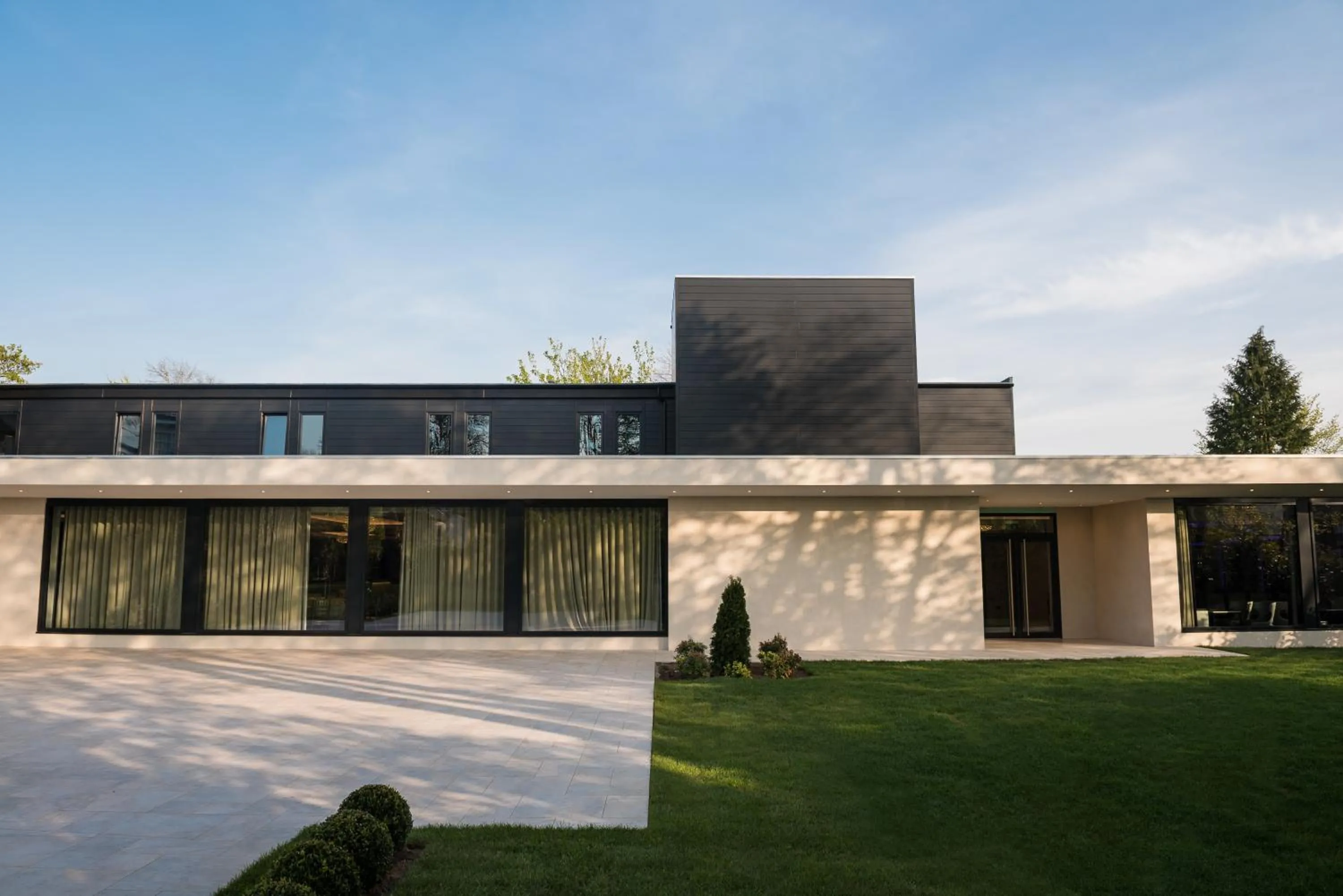Patio in Dalmeny Park House Hotel