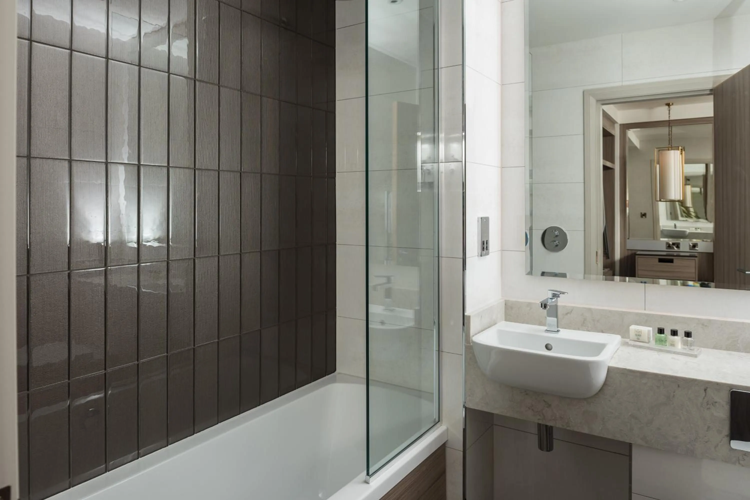 Bathroom in Dalmeny Park House Hotel