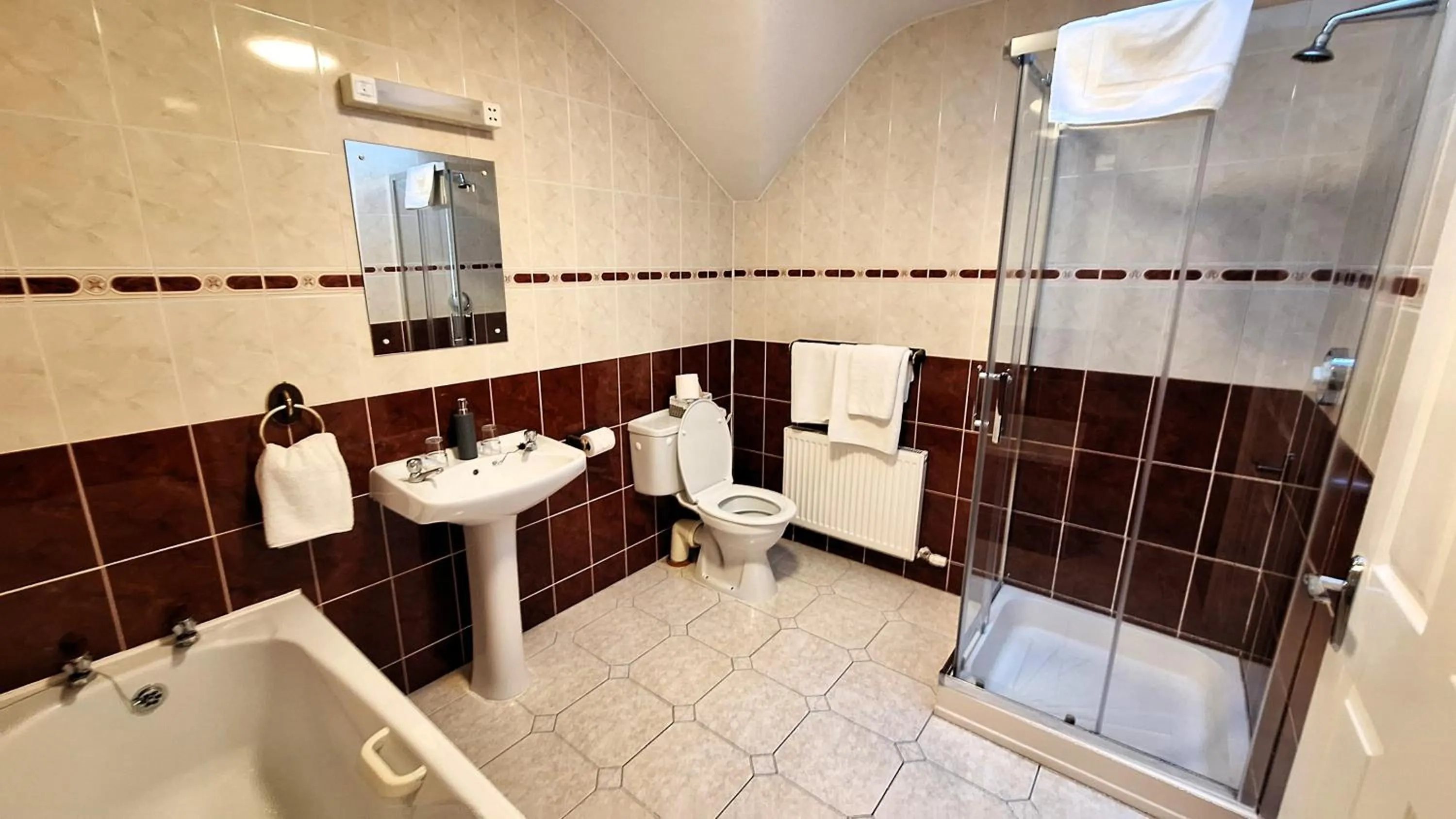 Shower in Murphy's Guesthouse