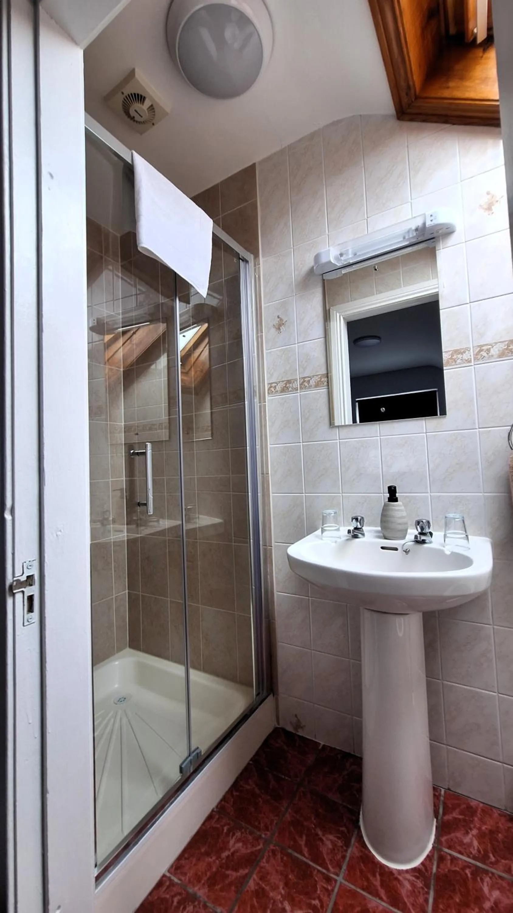 Shower in Murphy's Guesthouse