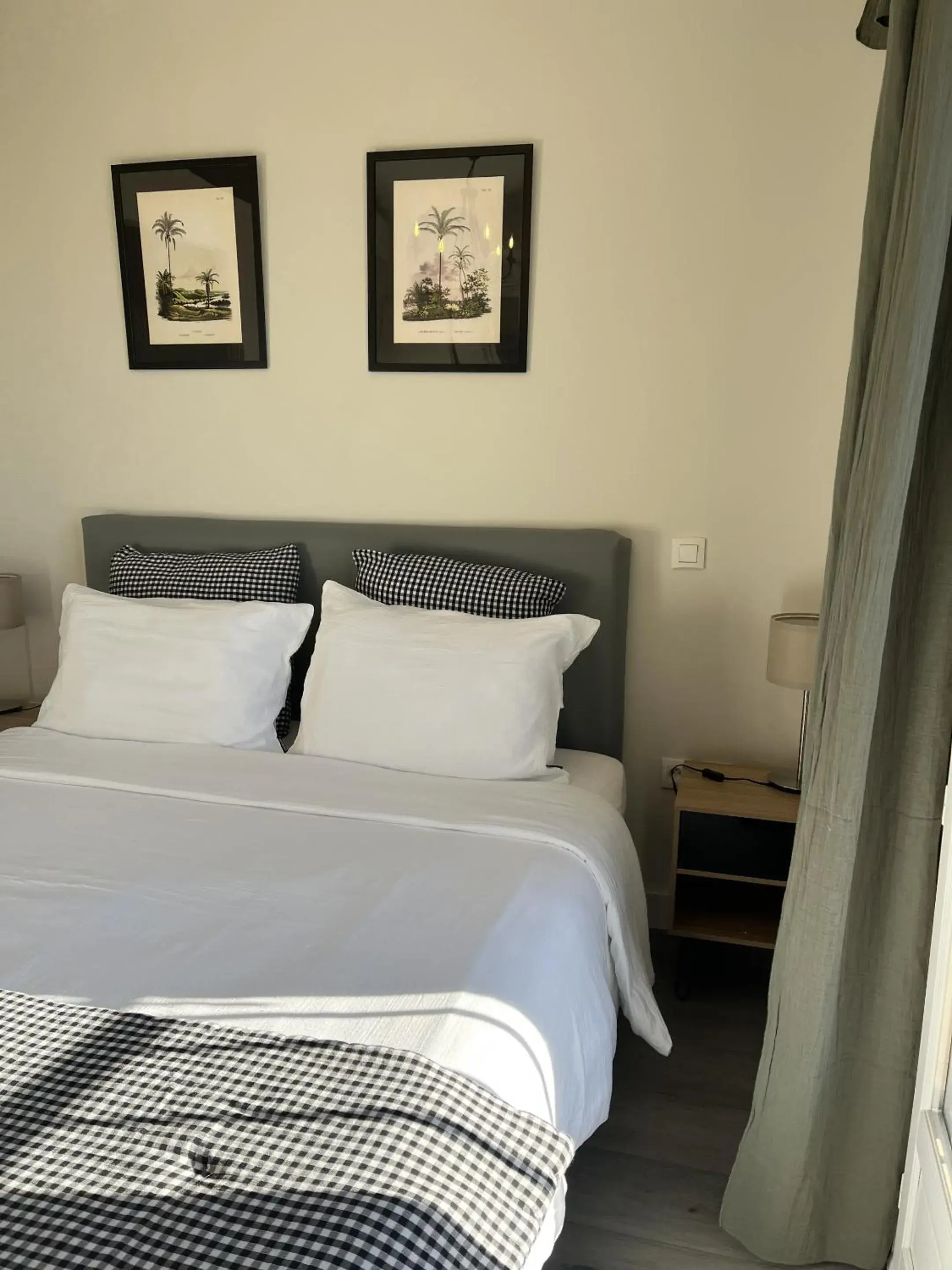 Small Double Room in Le Clos du Jas Small Double Room in Le Clos du Jas