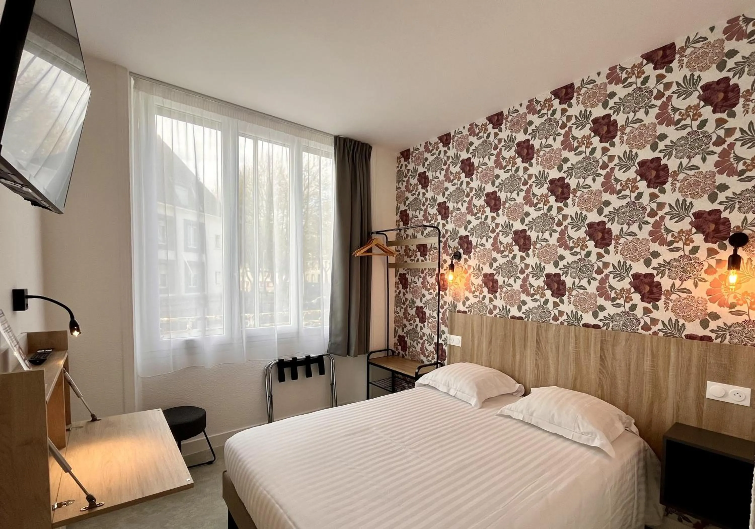 TV and multimedia, Bed in Hôtel Le Keroman