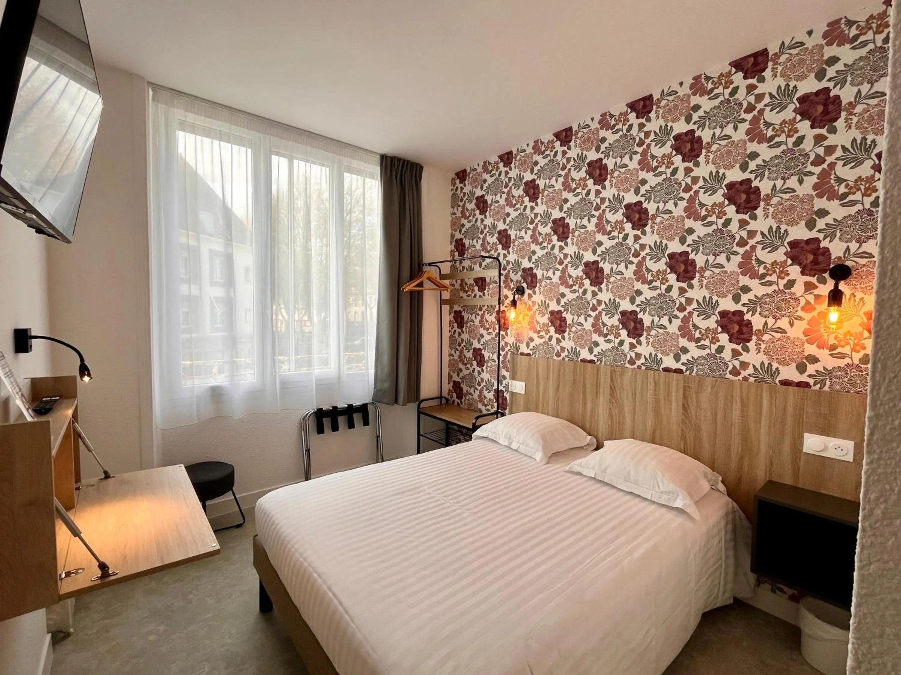 TV and multimedia, Bed in Hôtel Le Keroman